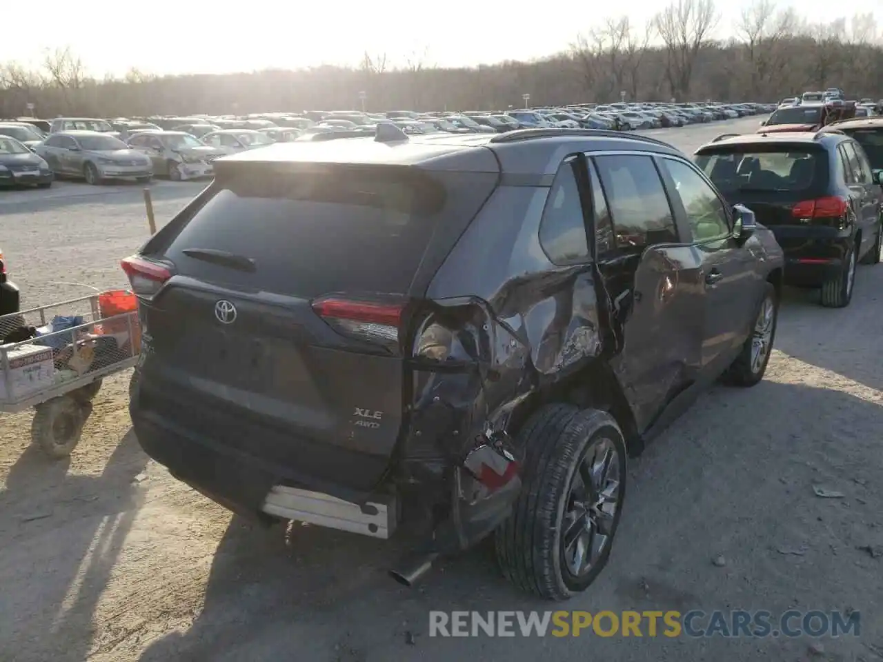 4 Photograph of a damaged car 2T3A1RFVXMC185704 TOYOTA RAV4 2021