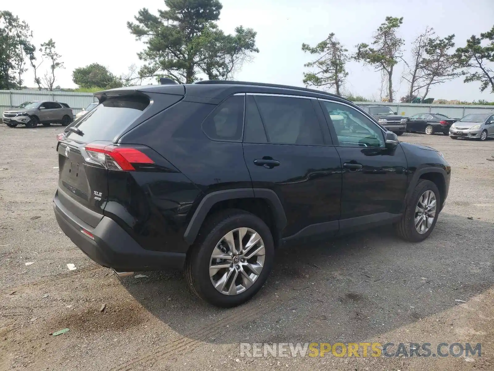 4 Photograph of a damaged car 2T3A1RFVXMC194144 TOYOTA RAV4 2021