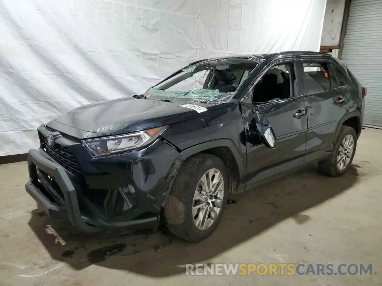 1 Photograph of a damaged car 2T3A1RFVXMC252060 TOYOTA RAV4 2021