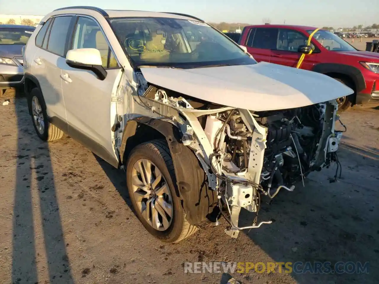 1 Photograph of a damaged car 2T3A1RFVXMW196295 TOYOTA RAV4 2021