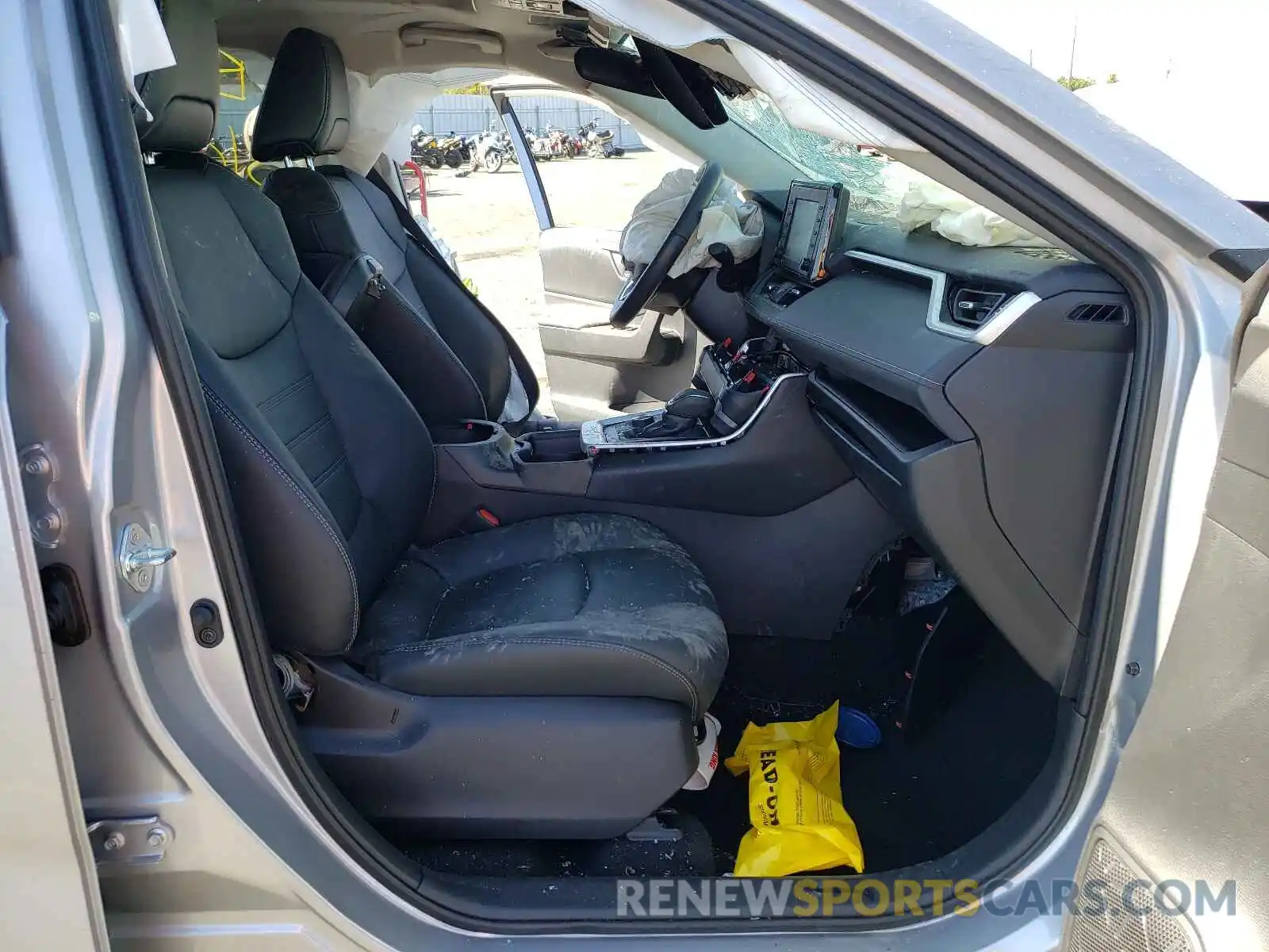 5 Photograph of a damaged car 2T3B6RFV1MW022394 TOYOTA RAV4 2021