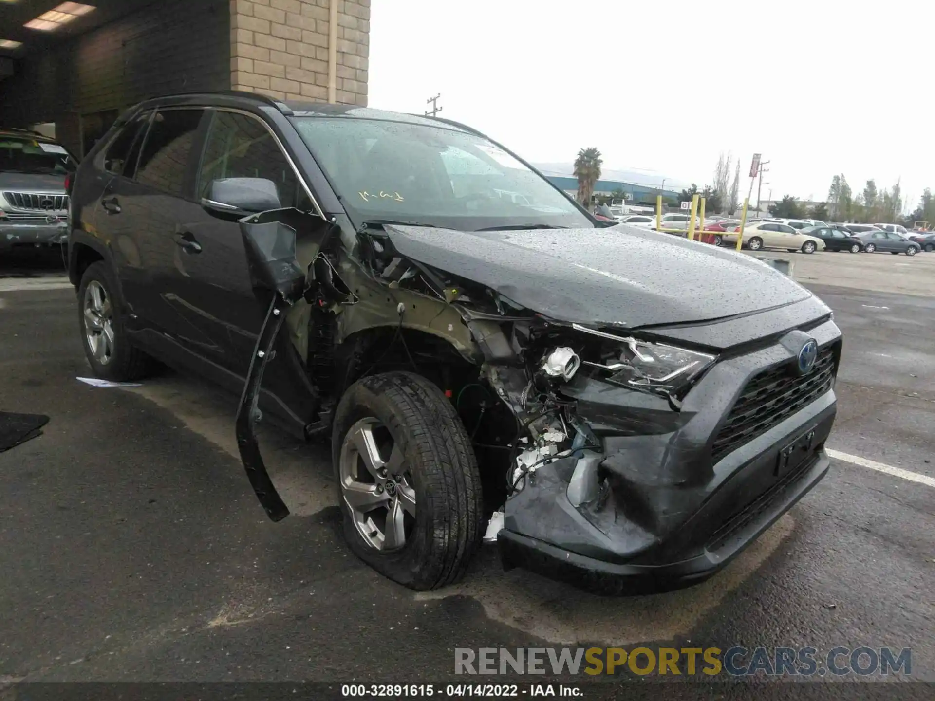 1 Photograph of a damaged car 2T3B6RFV2MW028866 TOYOTA RAV4 2021