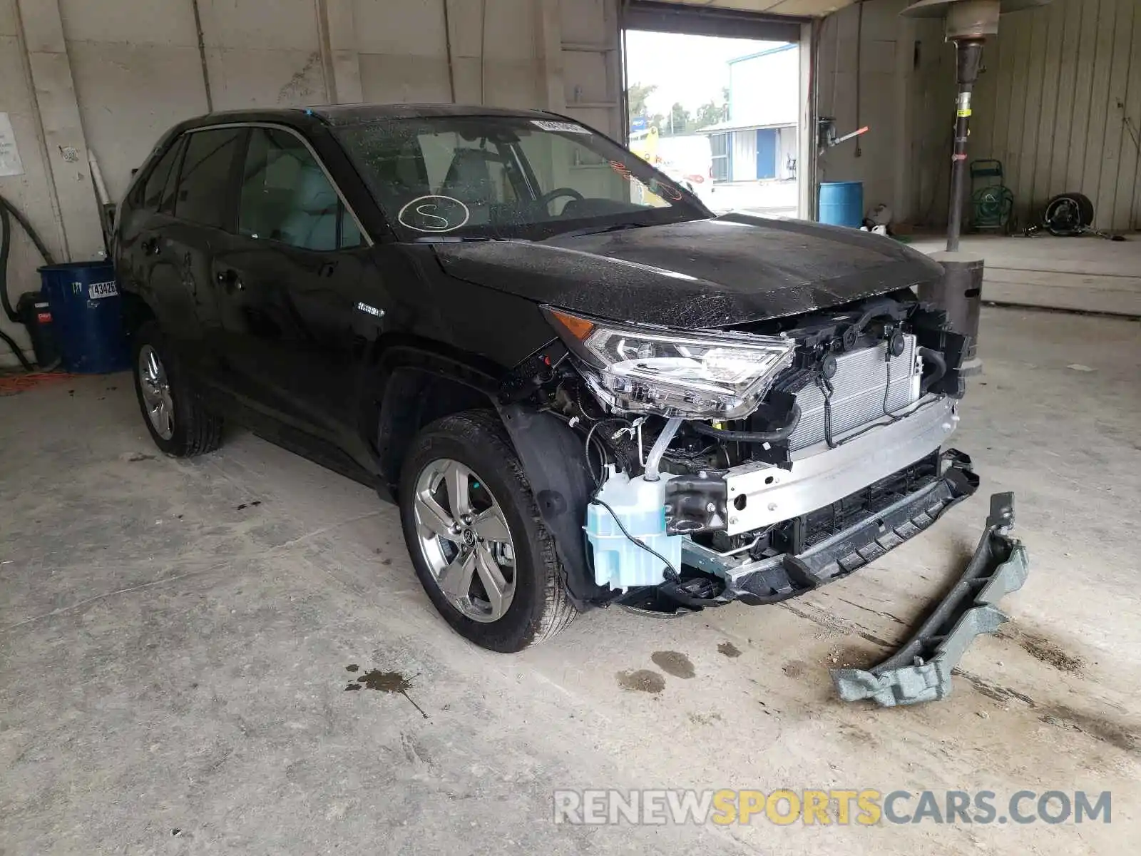 1 Photograph of a damaged car 2T3B6RFV5MW021443 TOYOTA RAV4 2021