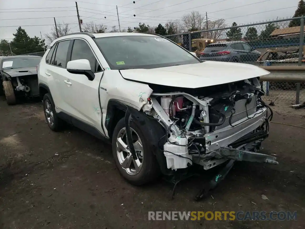 1 Photograph of a damaged car 2T3B6RFV7MW026174 TOYOTA RAV4 2021