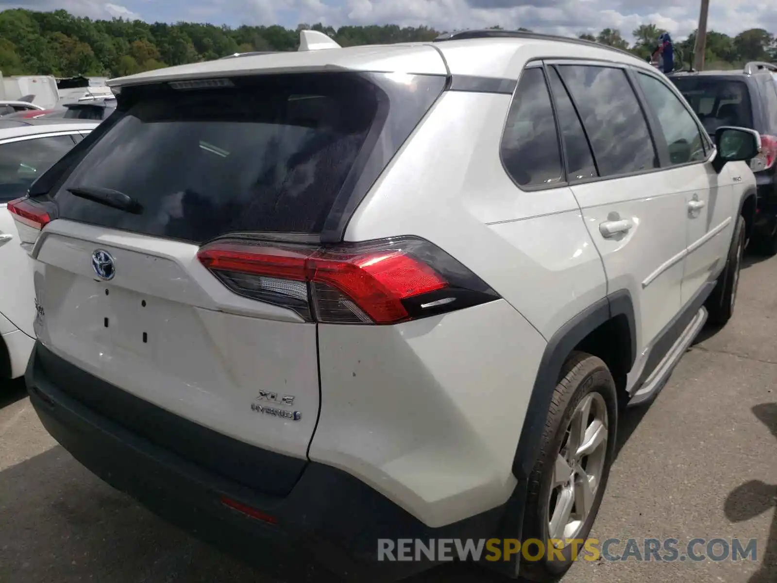 4 Photograph of a damaged car 2T3B6RFV9MW014284 TOYOTA RAV4 2021