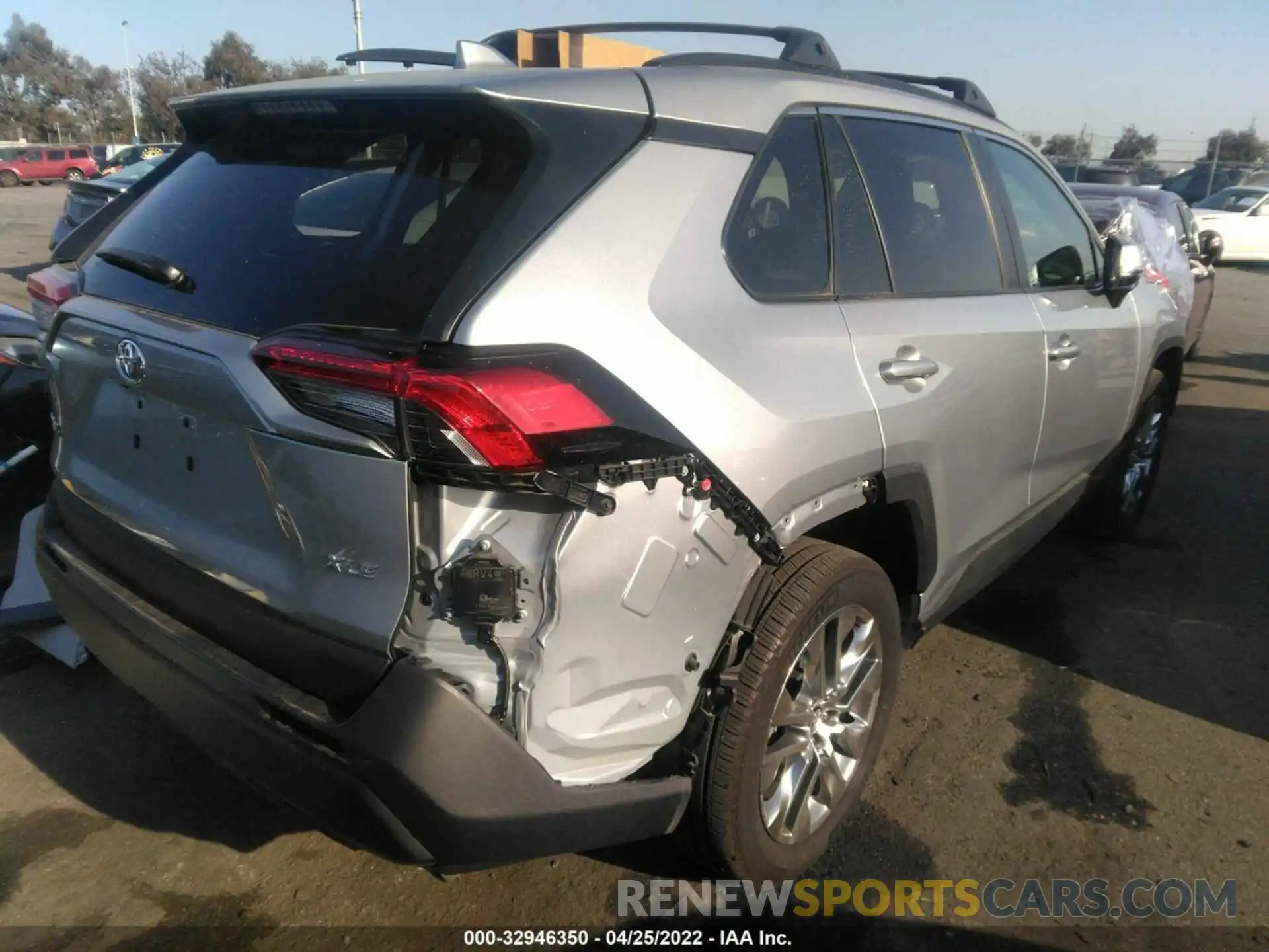 4 Photograph of a damaged car 2T3C1RFV0MC097057 TOYOTA RAV4 2021