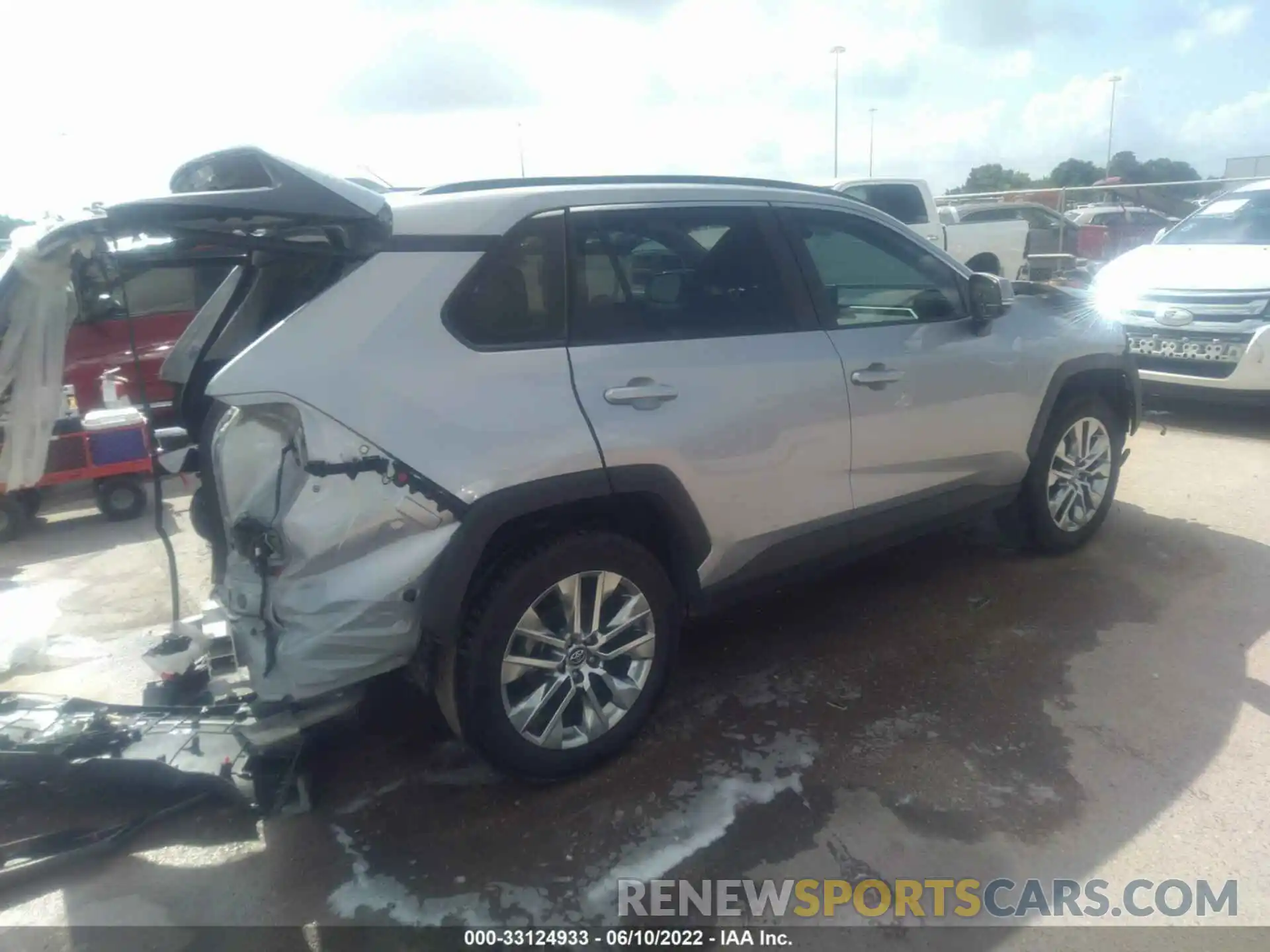 4 Photograph of a damaged car 2T3C1RFV0MC097611 TOYOTA RAV4 2021