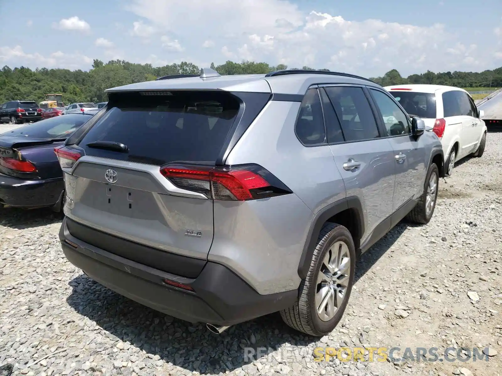 4 Photograph of a damaged car 2T3C1RFV0MC112186 TOYOTA RAV4 2021