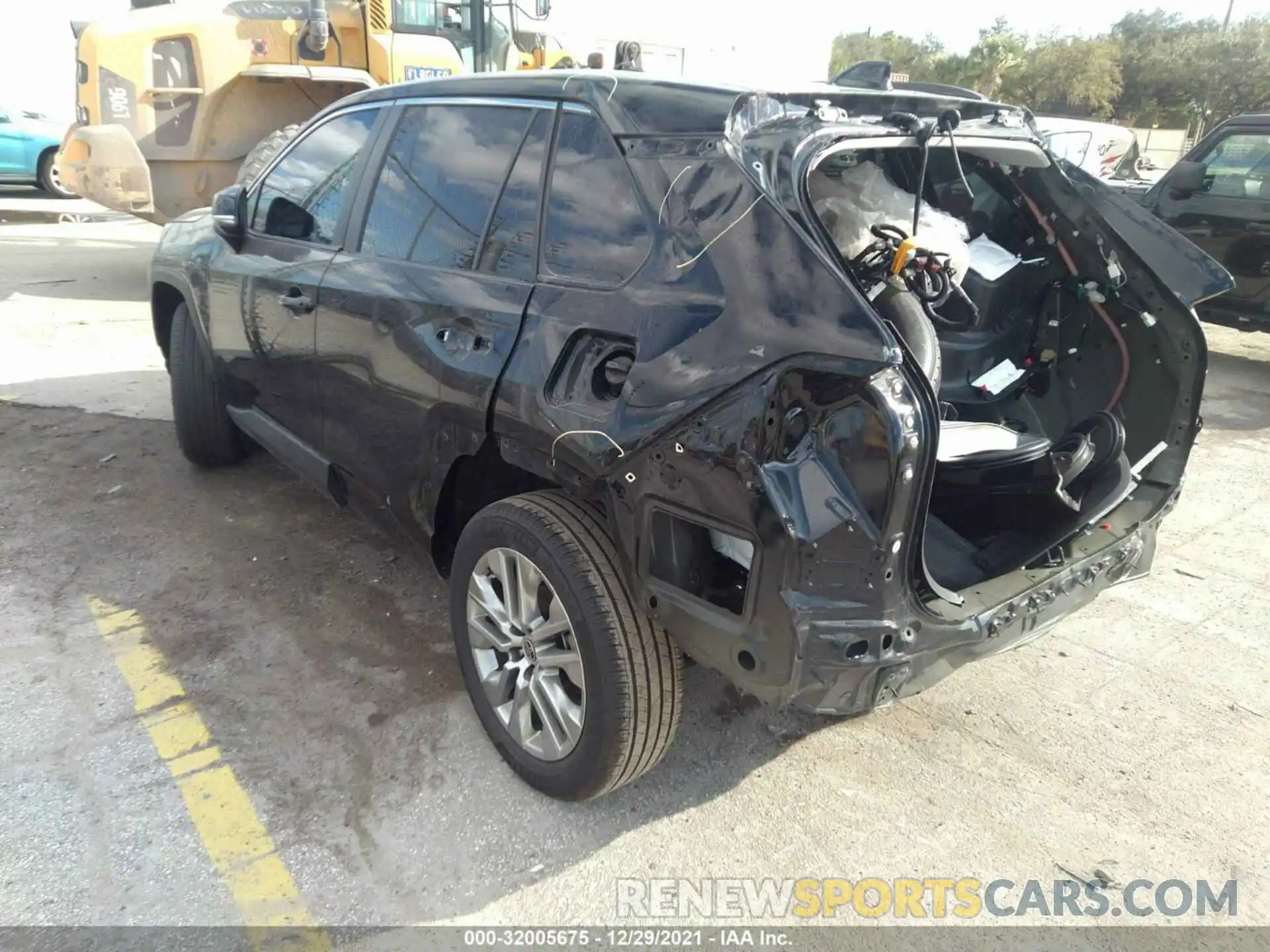 3 Фотография поврежденного автомобиля 2T3C1RFV0MC138769 TOYOTA RAV4 2021