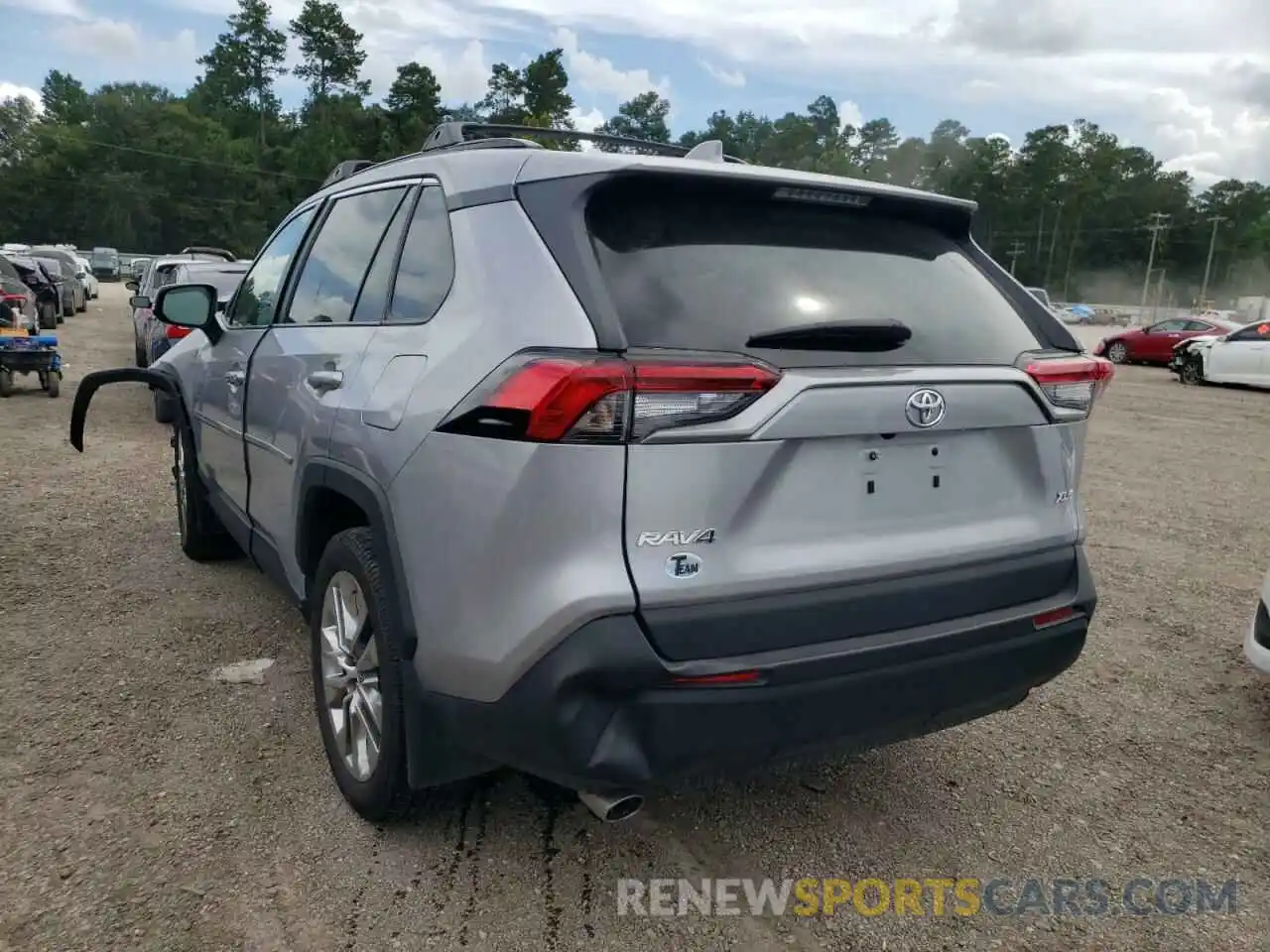 3 Photograph of a damaged car 2T3C1RFV0MC142093 TOYOTA RAV4 2021