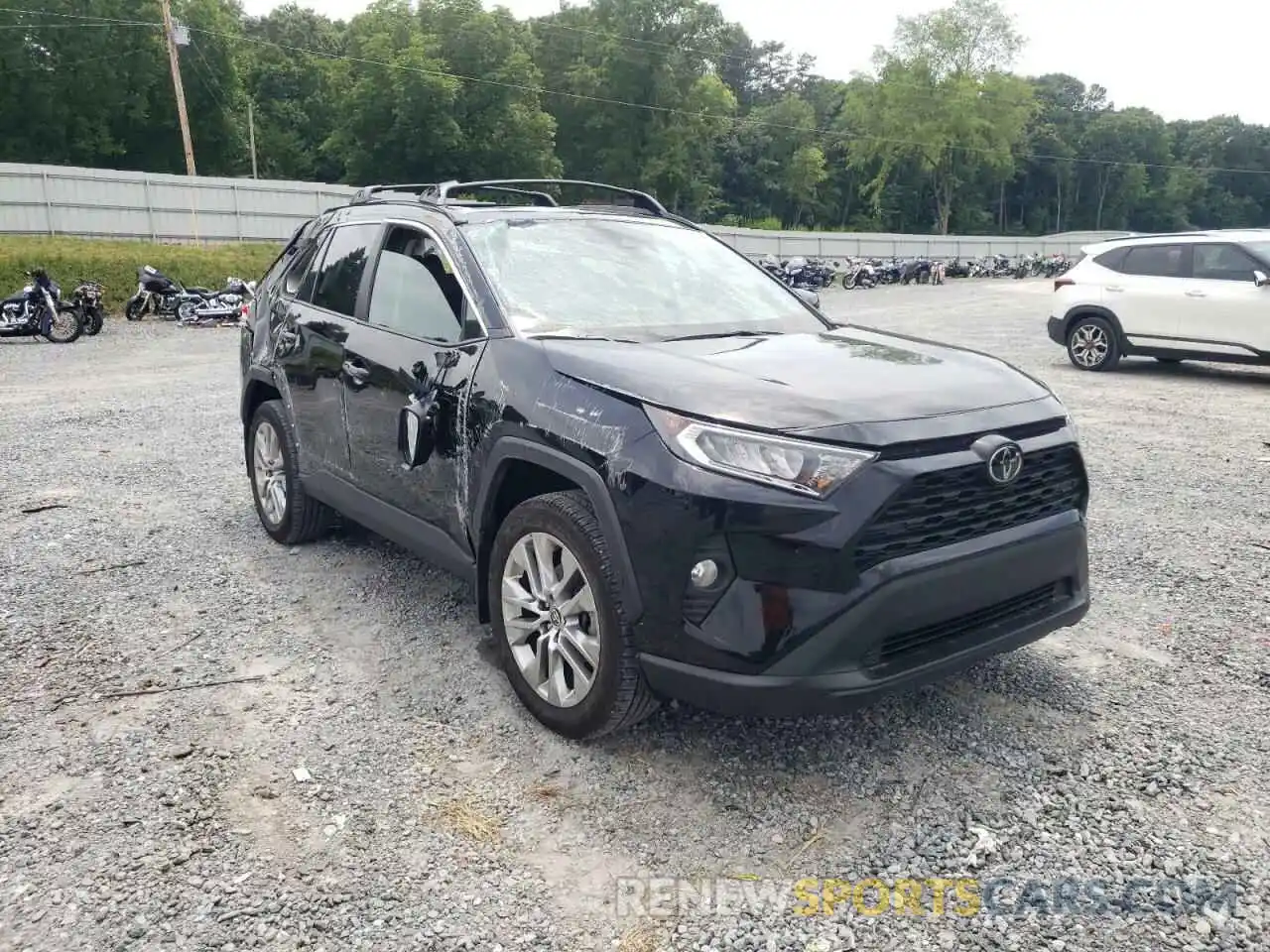 1 Photograph of a damaged car 2T3C1RFV0MC157452 TOYOTA RAV4 2021