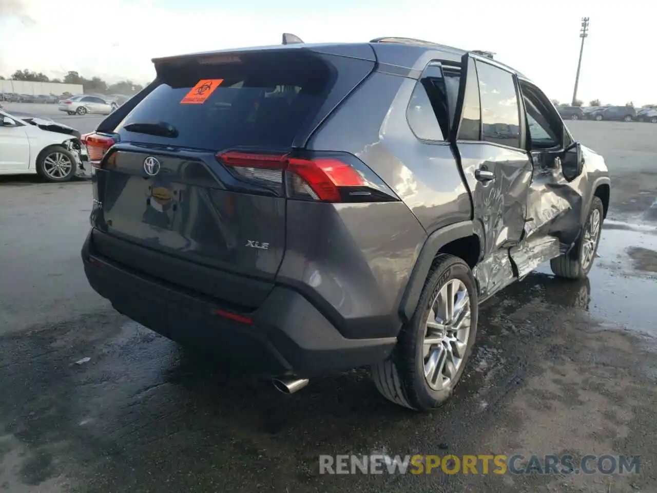 4 Photograph of a damaged car 2T3C1RFV0MC170959 TOYOTA RAV4 2021