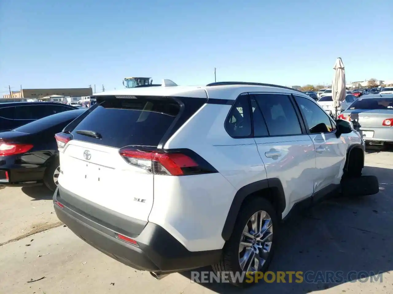 4 Photograph of a damaged car 2T3C1RFV0MW106144 TOYOTA RAV4 2021