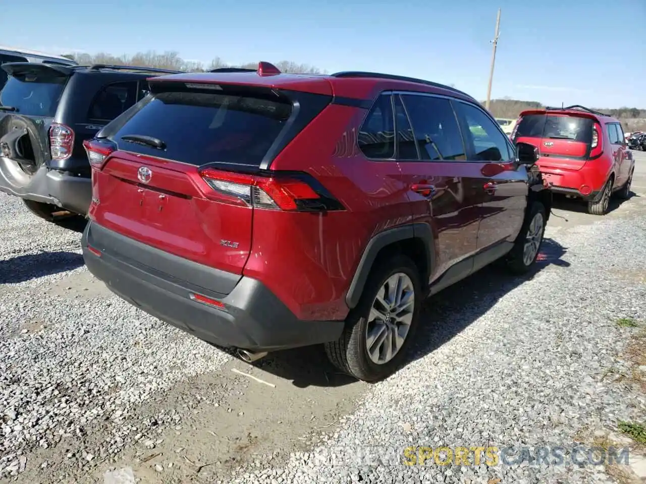 4 Photograph of a damaged car 2T3C1RFV0MW127317 TOYOTA RAV4 2021