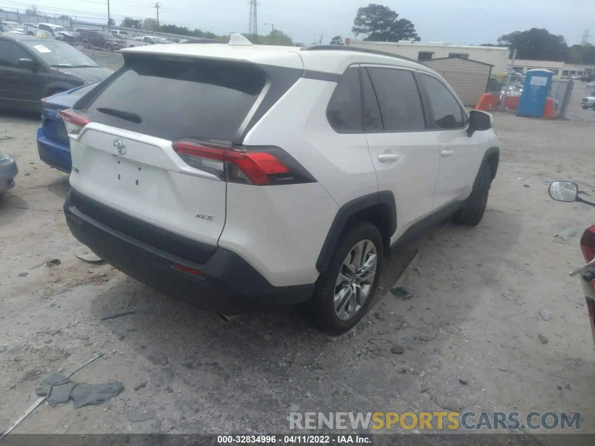 4 Photograph of a damaged car 2T3C1RFV0MW148118 TOYOTA RAV4 2021