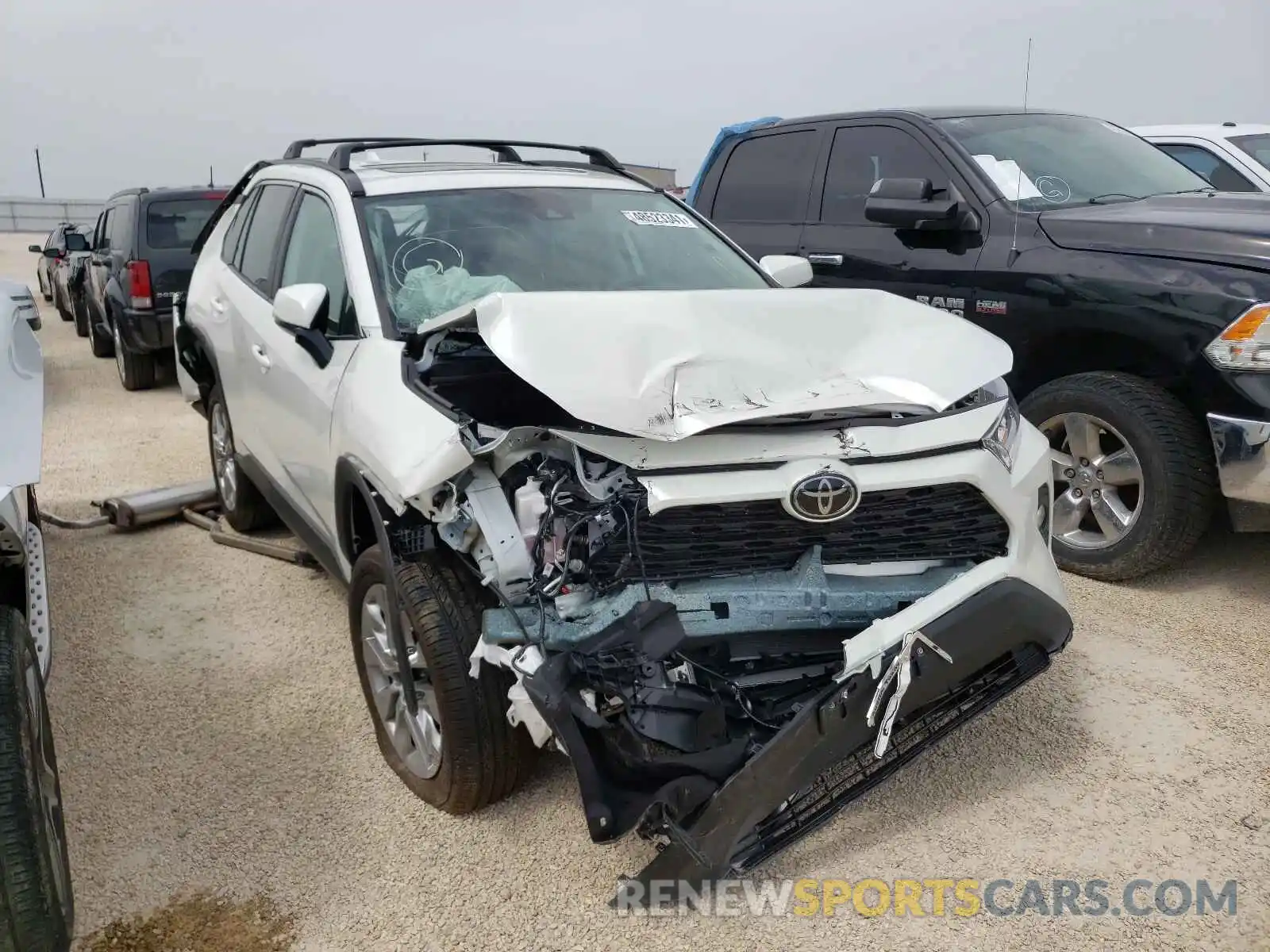 1 Photograph of a damaged car 2T3C1RFV0MW152105 TOYOTA RAV4 2021