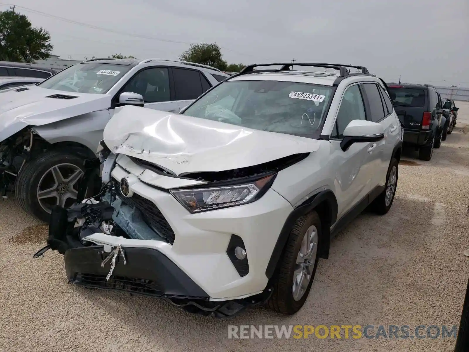 2 Photograph of a damaged car 2T3C1RFV0MW152105 TOYOTA RAV4 2021