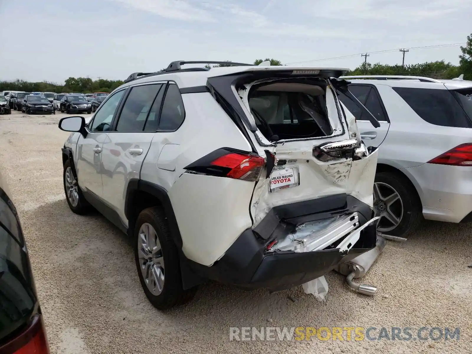 3 Photograph of a damaged car 2T3C1RFV0MW152105 TOYOTA RAV4 2021