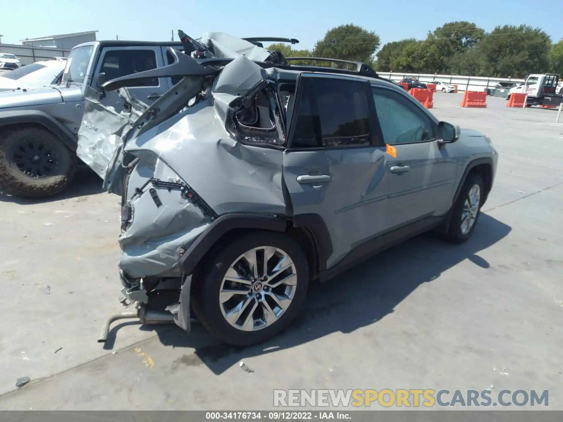 4 Photograph of a damaged car 2T3C1RFV0MW153626 TOYOTA RAV4 2021