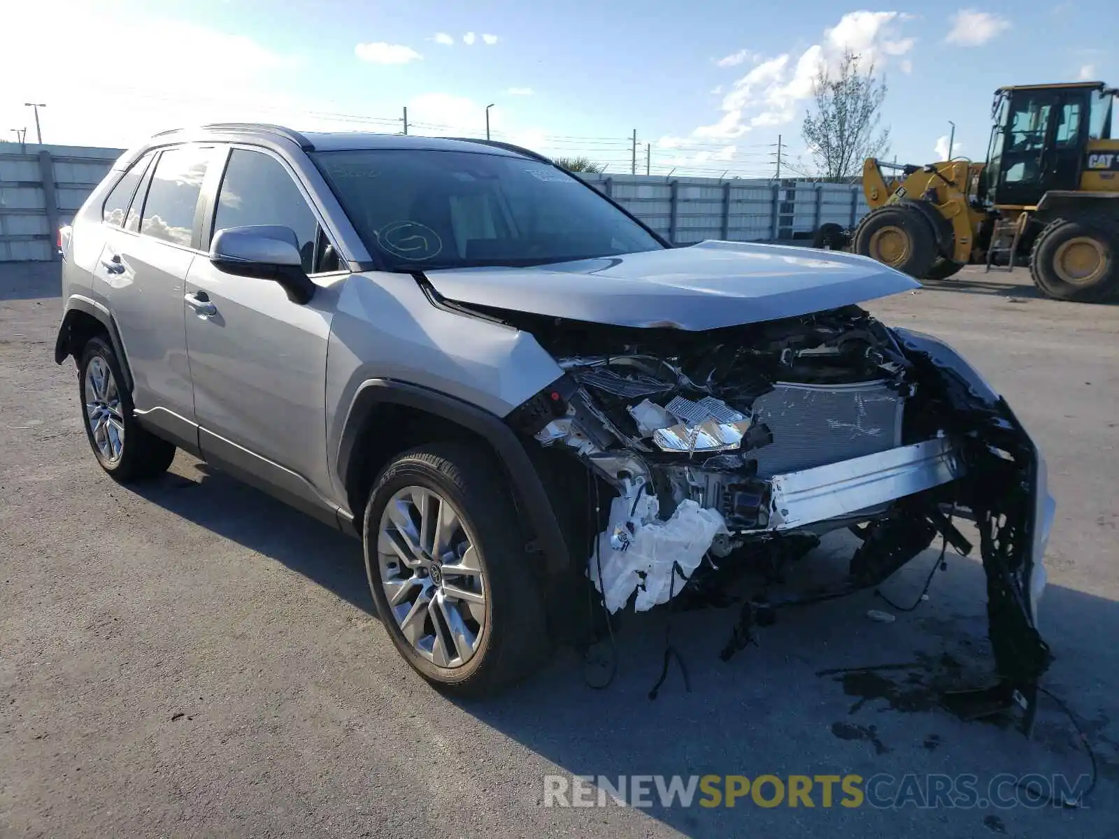 1 Photograph of a damaged car 2T3C1RFV0MW154744 TOYOTA RAV4 2021