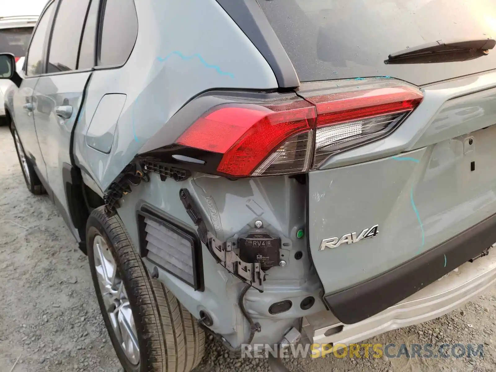 9 Photograph of a damaged car 2T3C1RFV1MC091865 TOYOTA RAV4 2021