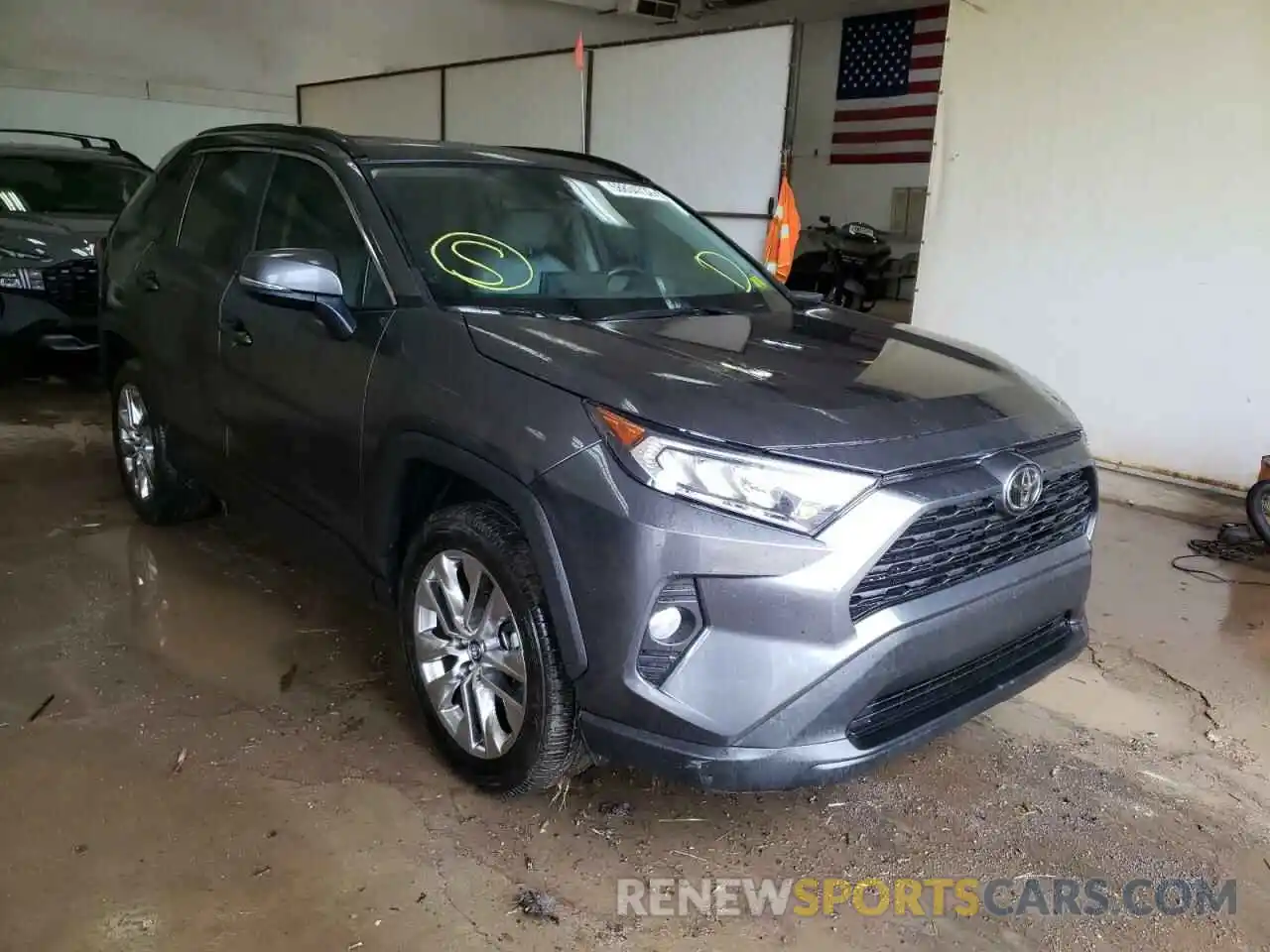 1 Photograph of a damaged car 2T3C1RFV1MC099884 TOYOTA RAV4 2021