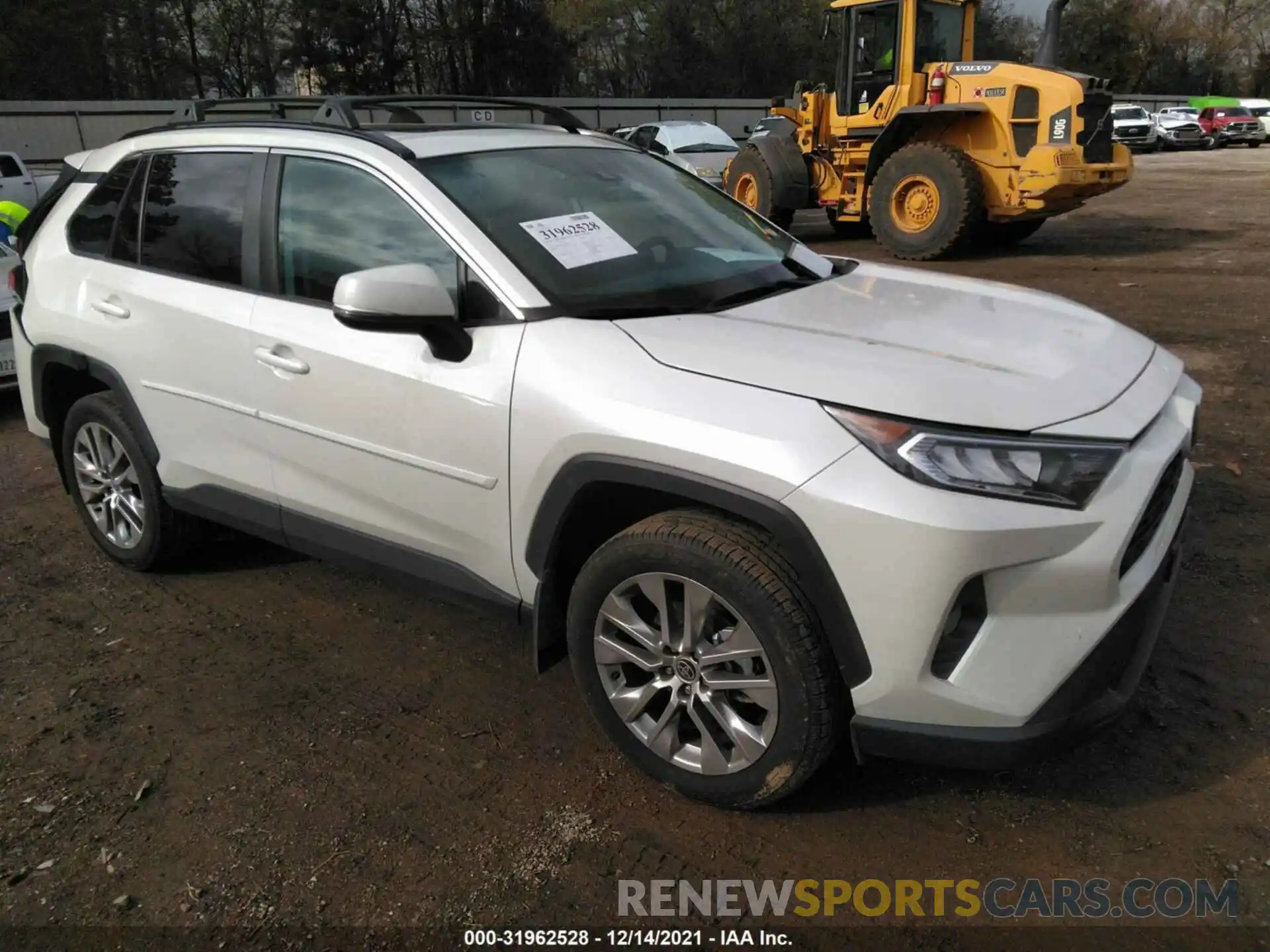 1 Photograph of a damaged car 2T3C1RFV1MW142215 TOYOTA RAV4 2021