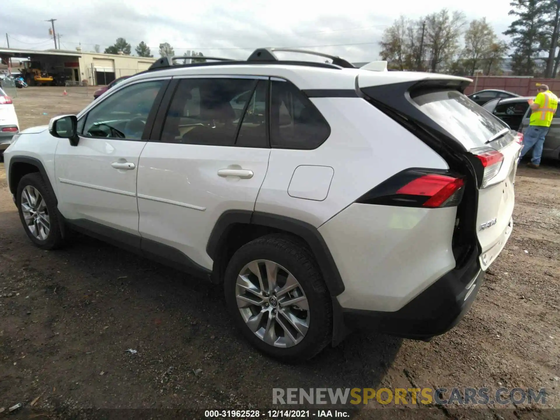 3 Photograph of a damaged car 2T3C1RFV1MW142215 TOYOTA RAV4 2021