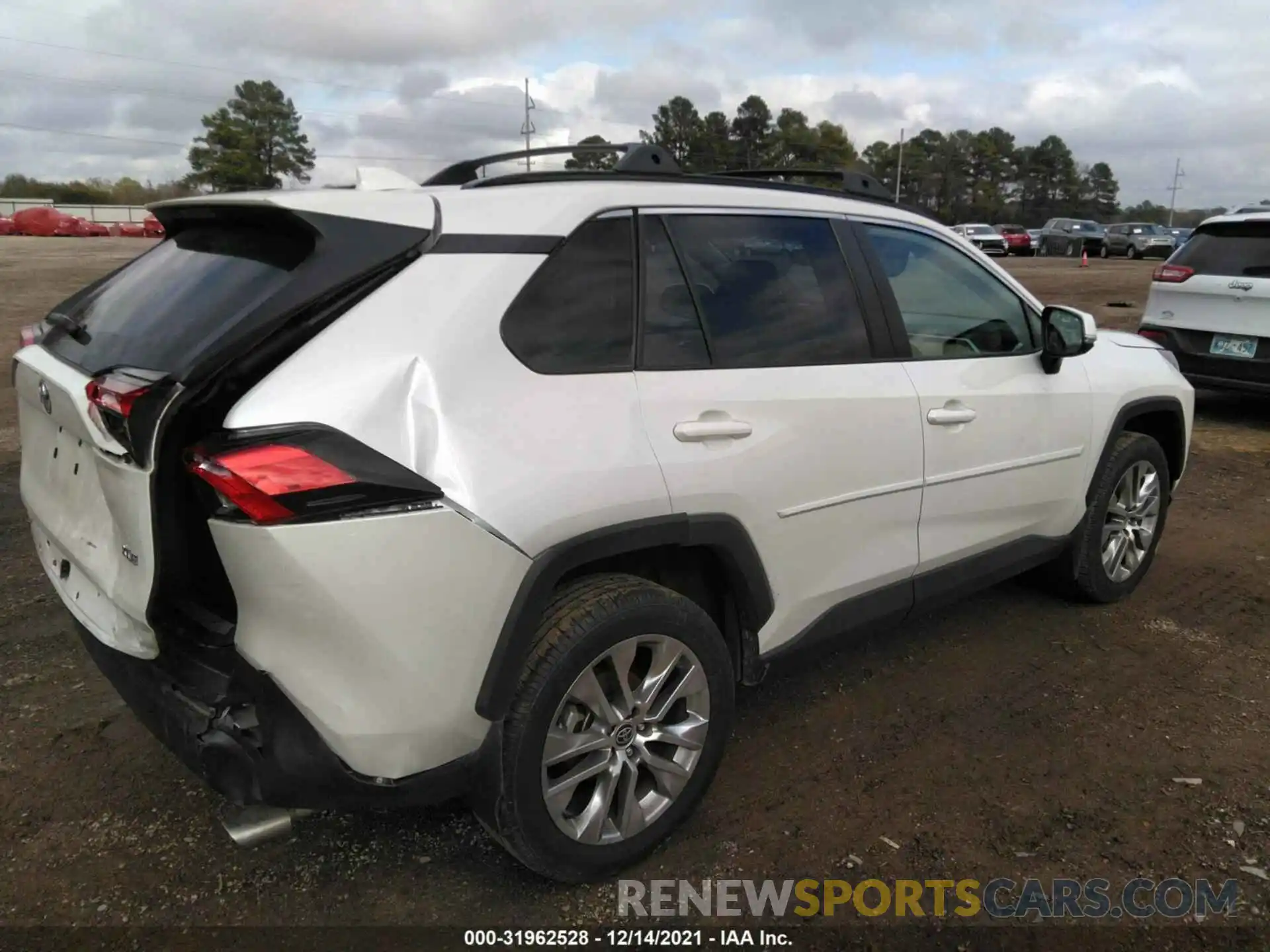 4 Photograph of a damaged car 2T3C1RFV1MW142215 TOYOTA RAV4 2021