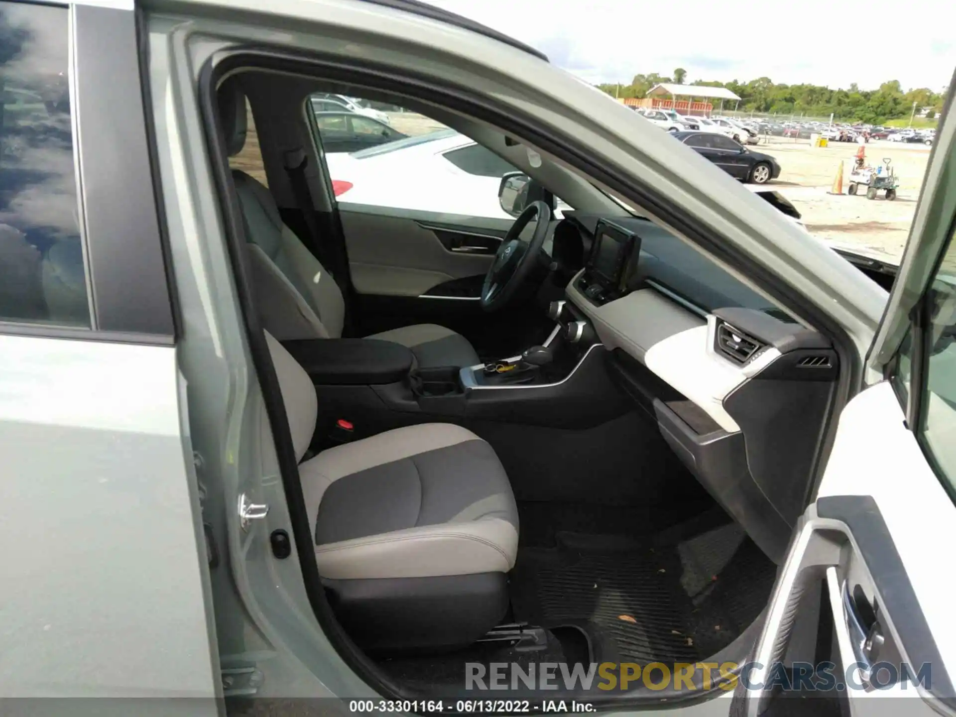 5 Photograph of a damaged car 2T3C1RFV1MW145101 TOYOTA RAV4 2021