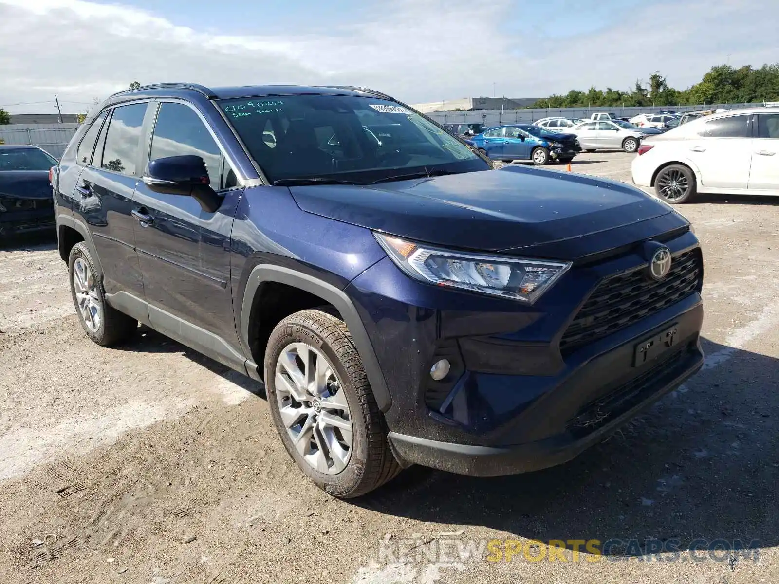 1 Фотография поврежденного автомобиля 2T3C1RFV2MC087095 TOYOTA RAV4 2021