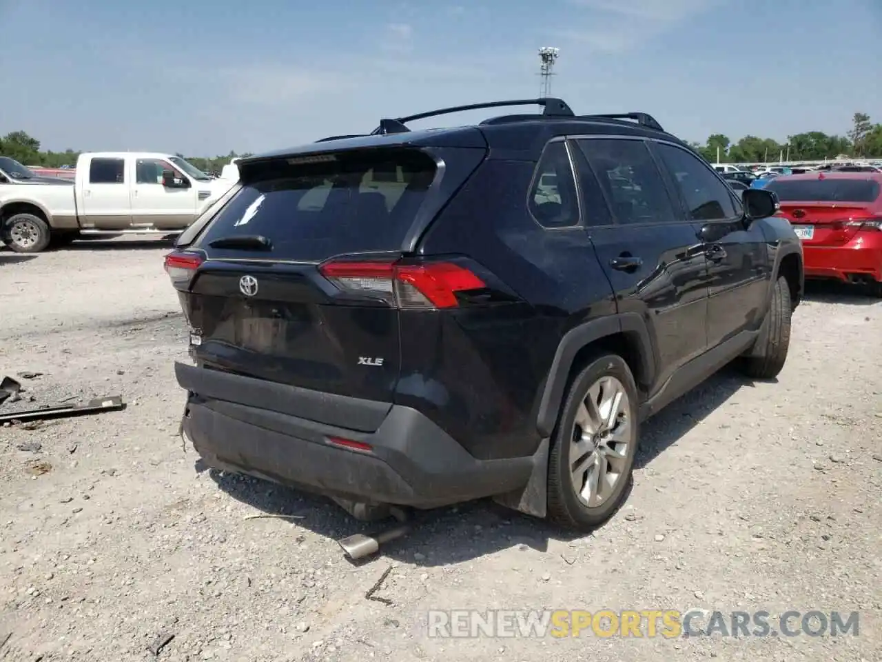 4 Photograph of a damaged car 2T3C1RFV2MC104817 TOYOTA RAV4 2021