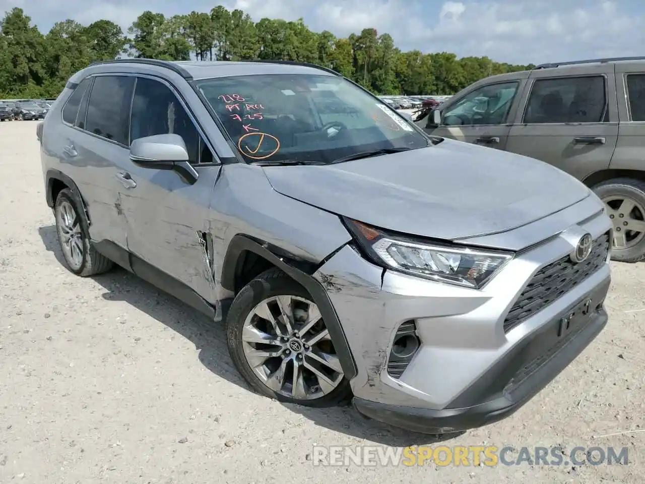 1 Photograph of a damaged car 2T3C1RFV2MC105921 TOYOTA RAV4 2021