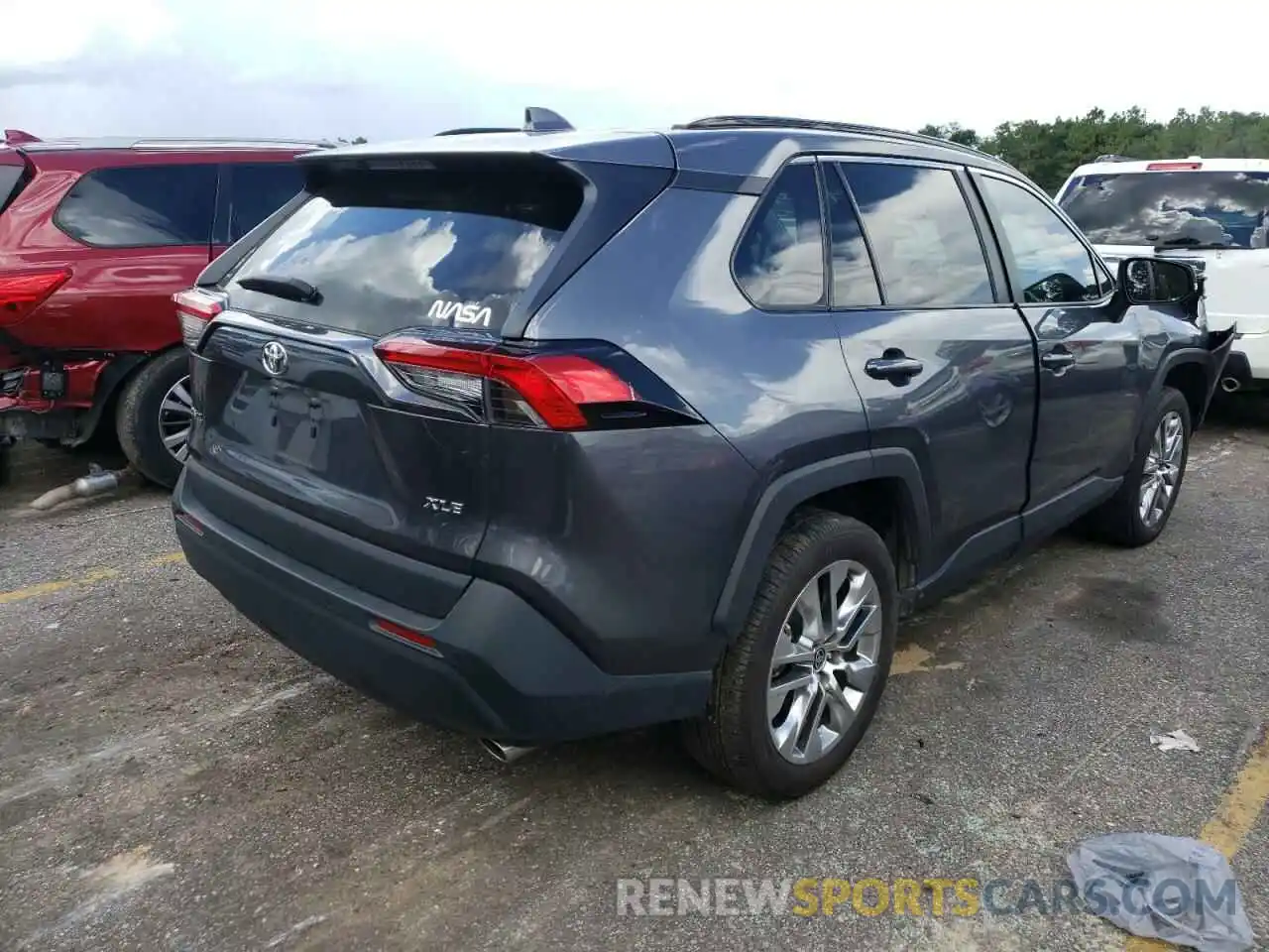 4 Photograph of a damaged car 2T3C1RFV2MC126073 TOYOTA RAV4 2021