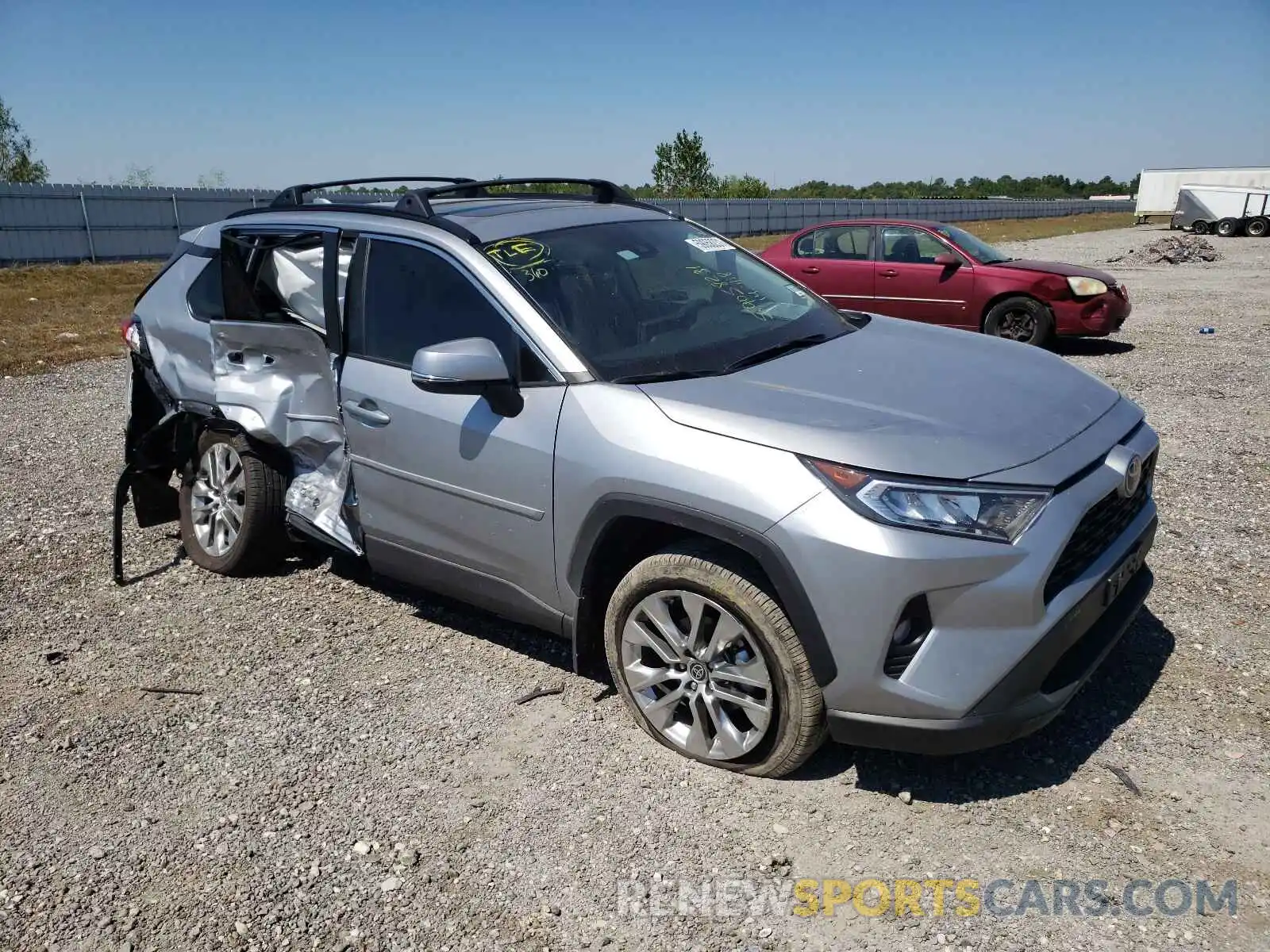 1 Фотография поврежденного автомобиля 2T3C1RFV2MC142418 TOYOTA RAV4 2021