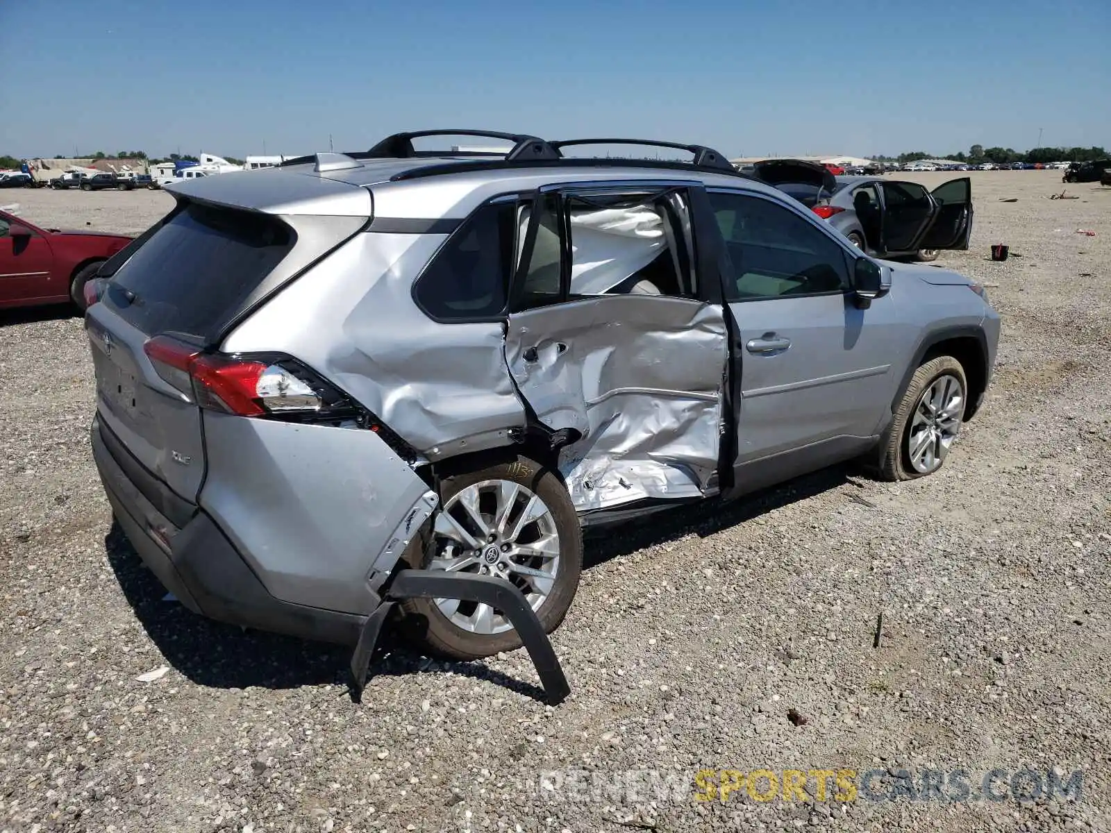 4 Photograph of a damaged car 2T3C1RFV2MC142418 TOYOTA RAV4 2021