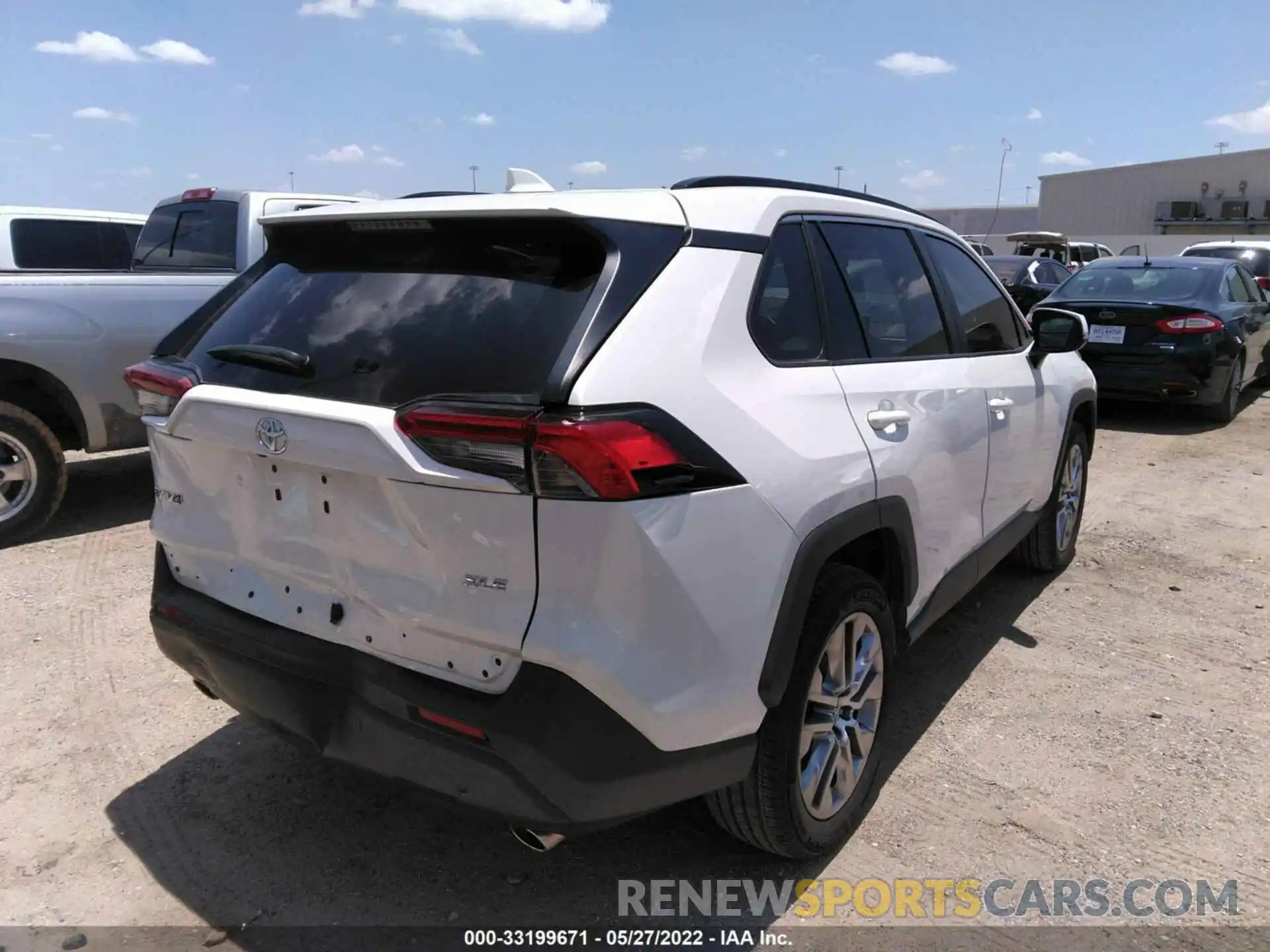 4 Photograph of a damaged car 2T3C1RFV2MW111586 TOYOTA RAV4 2021