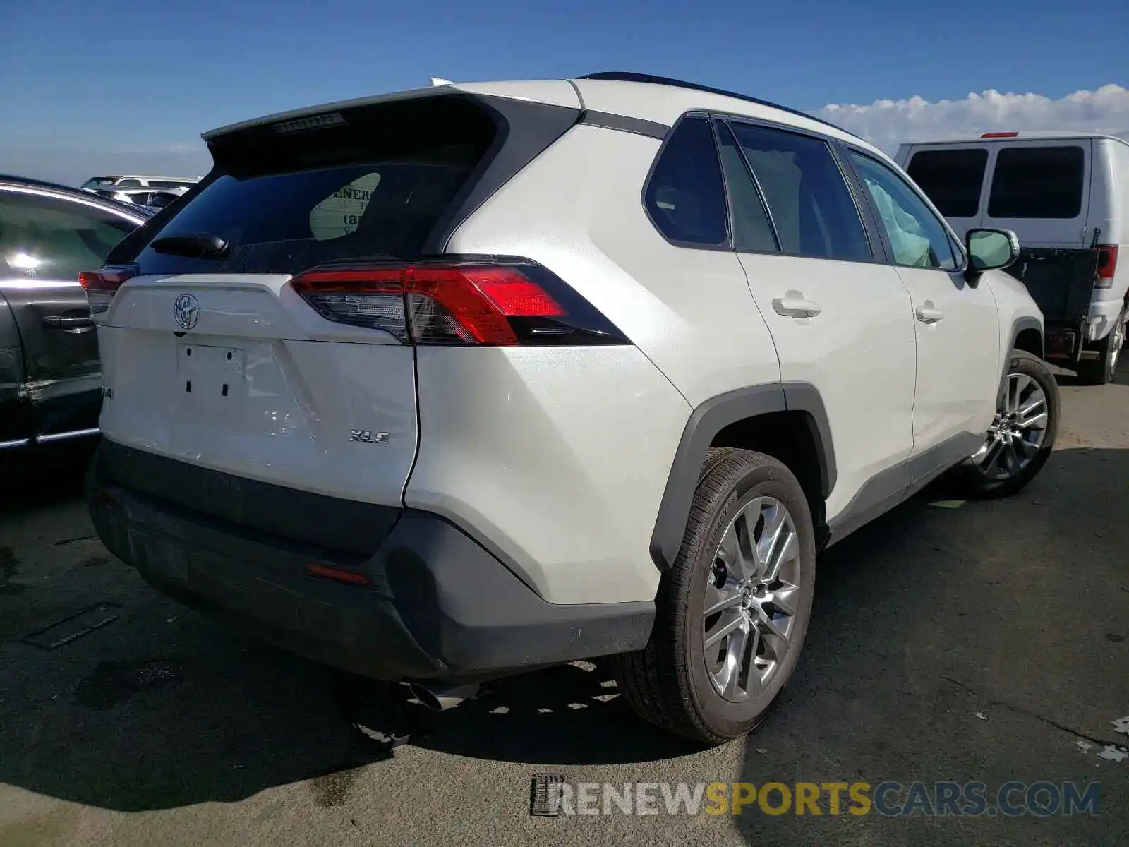 4 Photograph of a damaged car 2T3C1RFV2MW111622 TOYOTA RAV4 2021