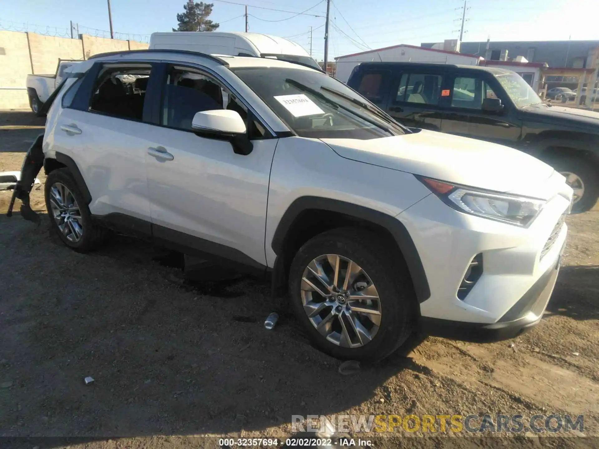 1 Photograph of a damaged car 2T3C1RFV2MW119624 TOYOTA RAV4 2021