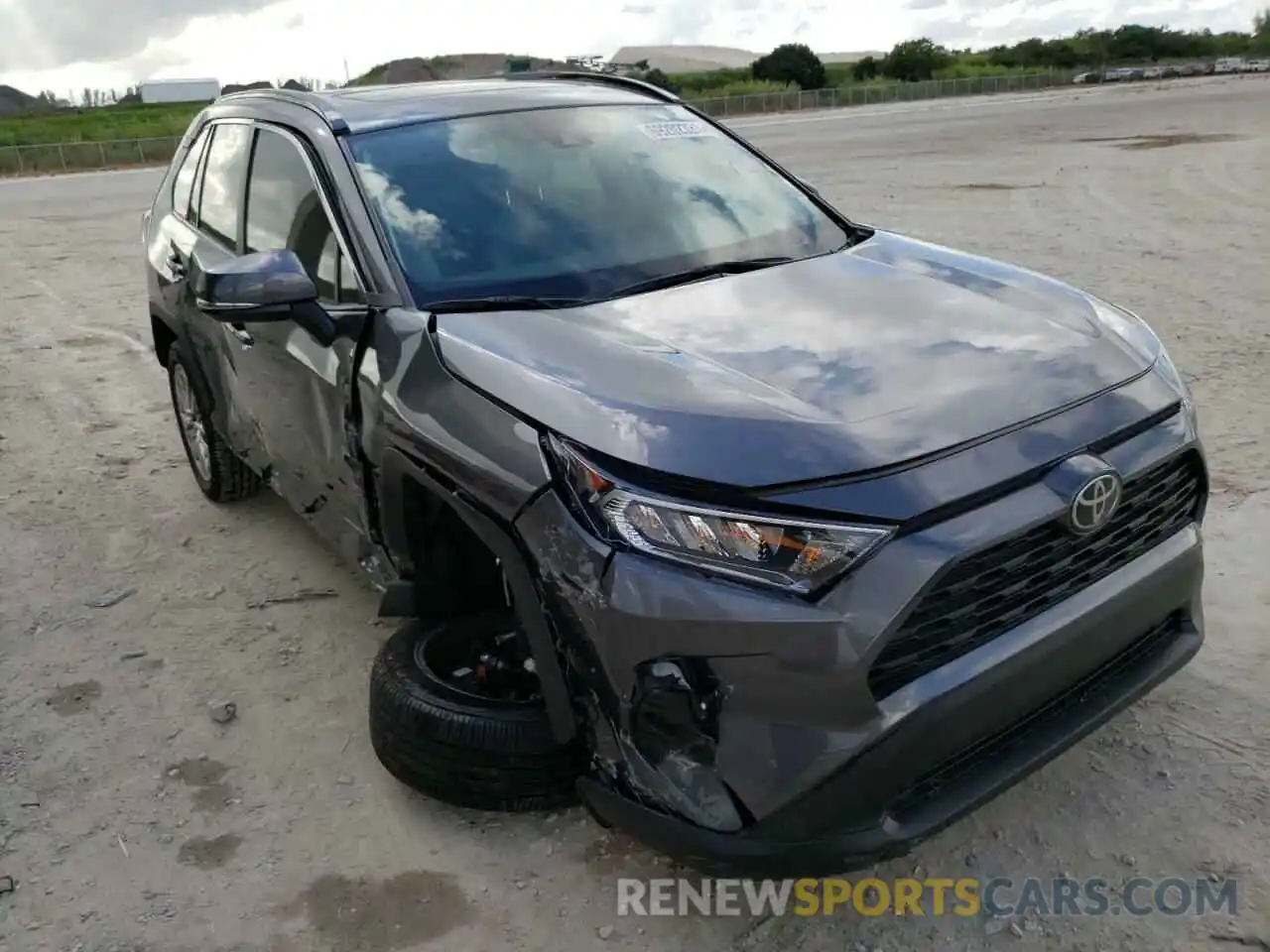 1 Photograph of a damaged car 2T3C1RFV3MC112604 TOYOTA RAV4 2021