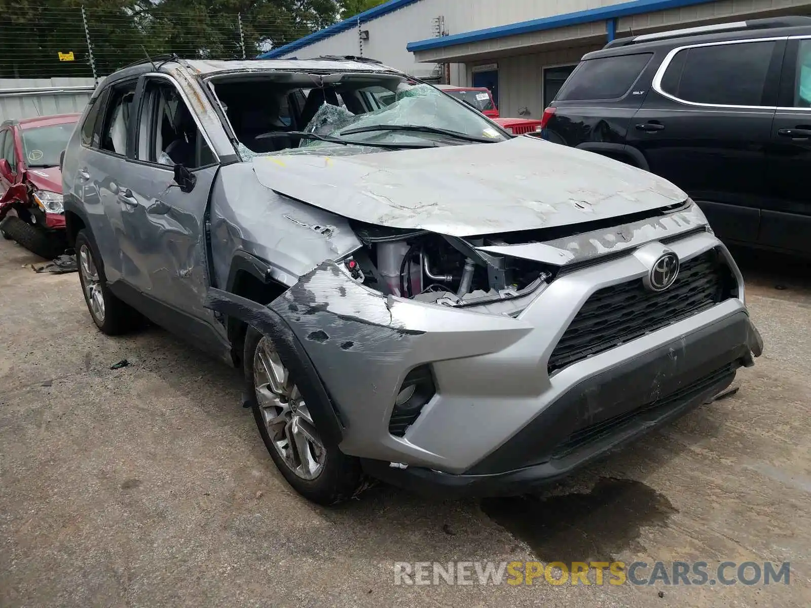 1 Photograph of a damaged car 2T3C1RFV3MC125174 TOYOTA RAV4 2021