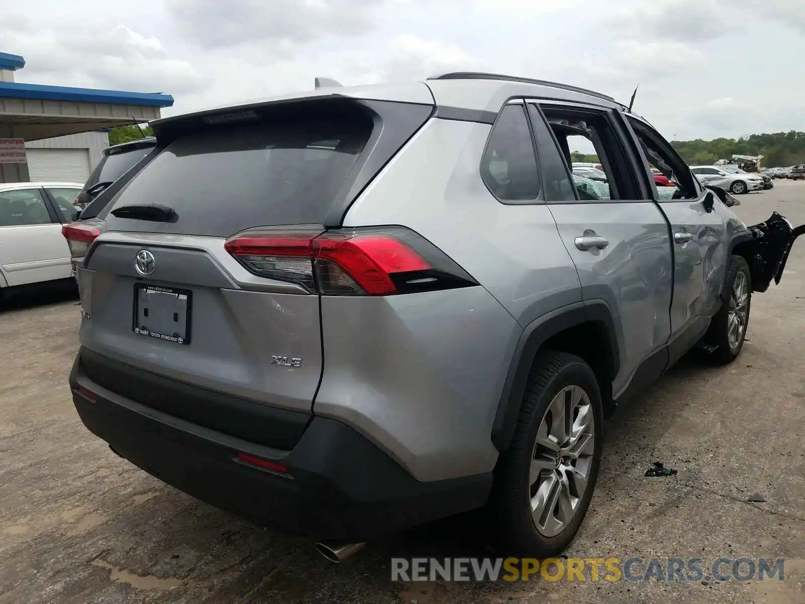 4 Photograph of a damaged car 2T3C1RFV3MC125174 TOYOTA RAV4 2021