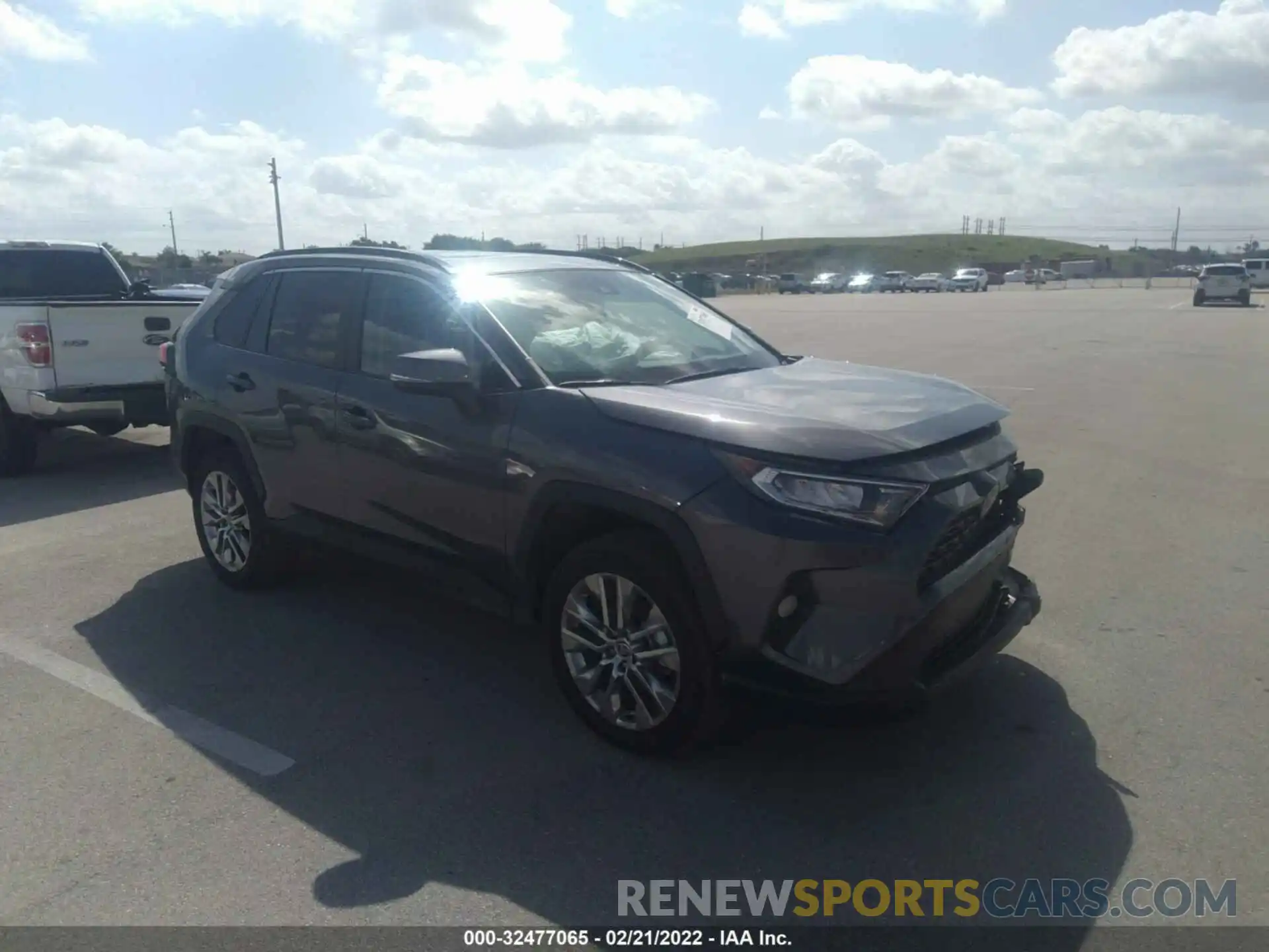 1 Photograph of a damaged car 2T3C1RFV3MC149751 TOYOTA RAV4 2021