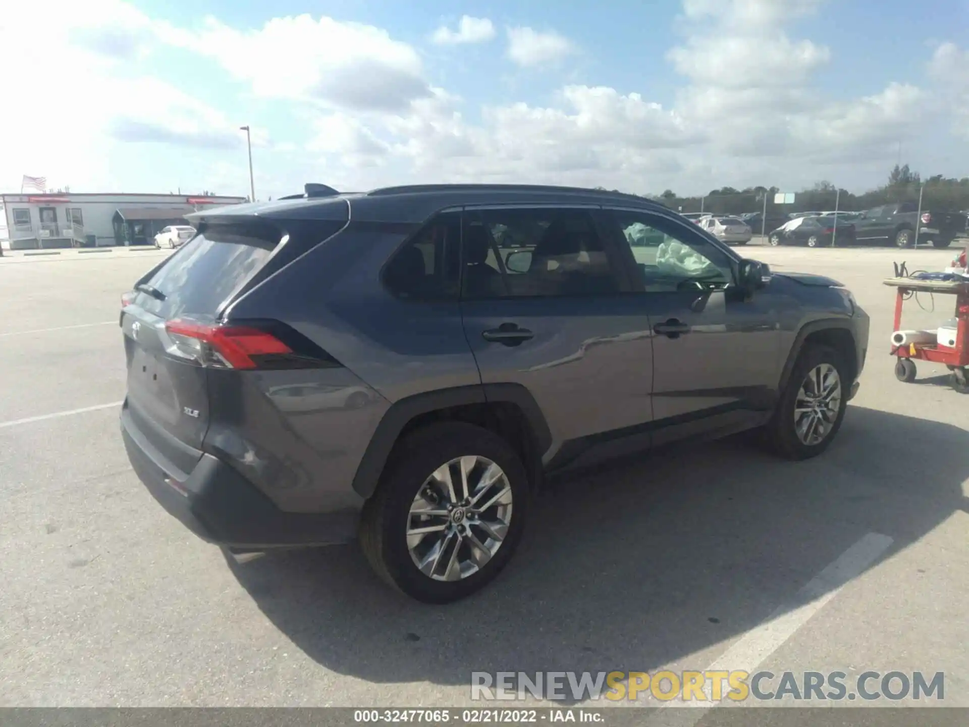 4 Photograph of a damaged car 2T3C1RFV3MC149751 TOYOTA RAV4 2021