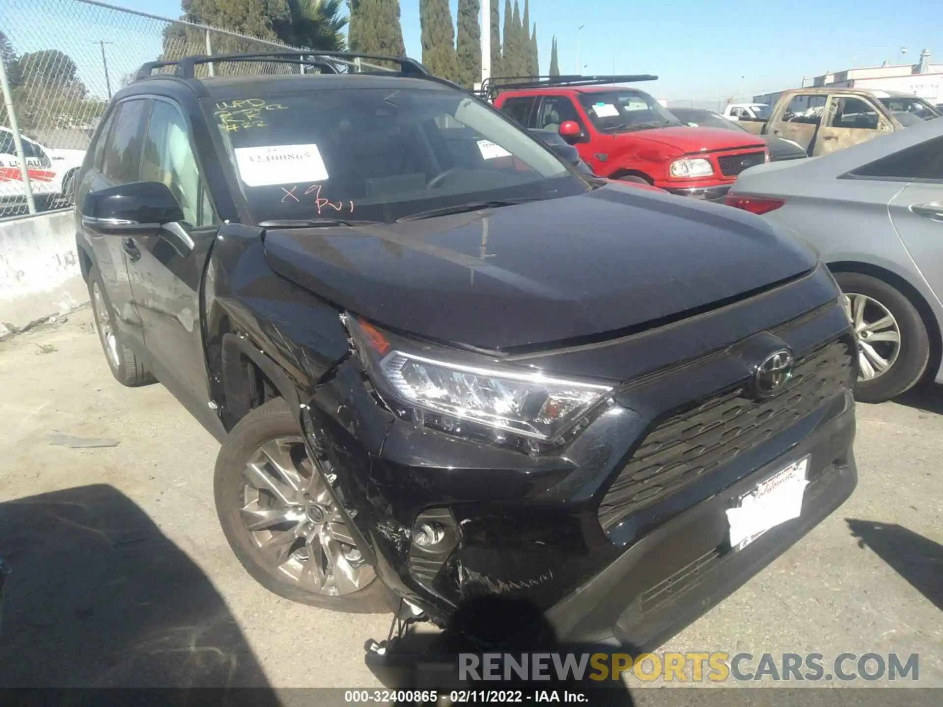 1 Photograph of a damaged car 2T3C1RFV3MC166422 TOYOTA RAV4 2021