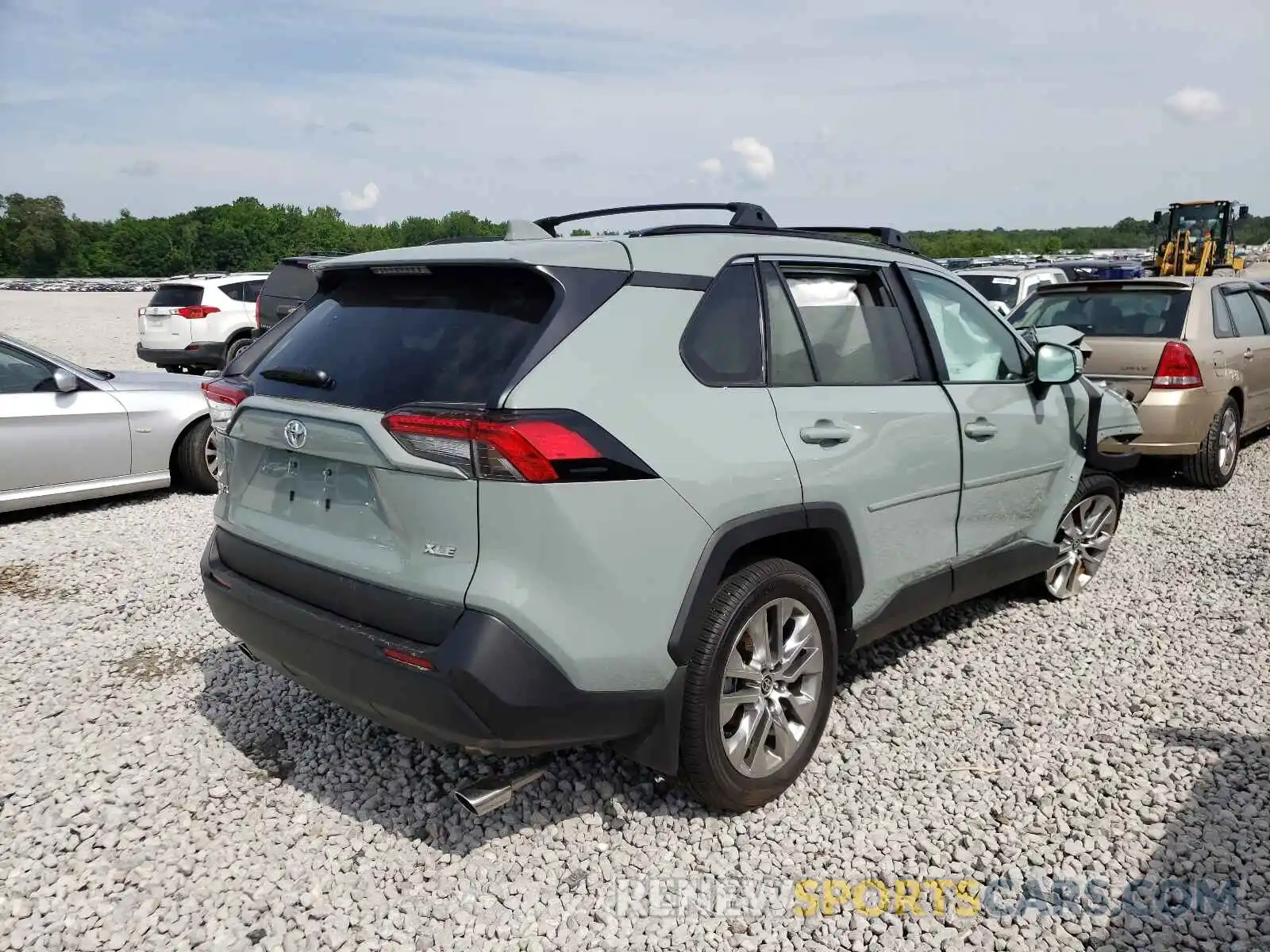 4 Photograph of a damaged car 2T3C1RFV3MW137873 TOYOTA RAV4 2021