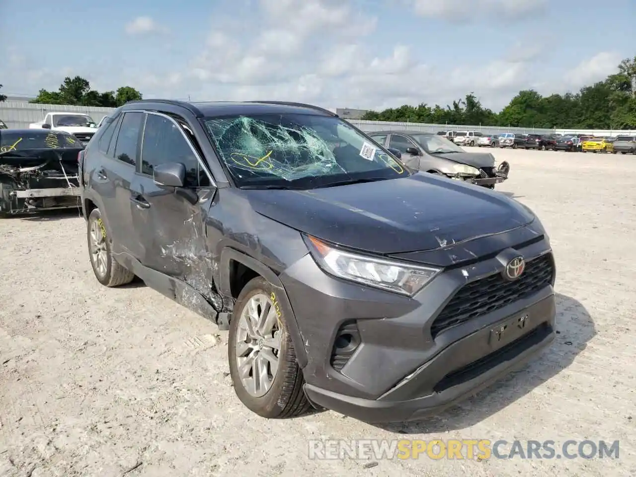 1 Photograph of a damaged car 2T3C1RFV3MW152714 TOYOTA RAV4 2021