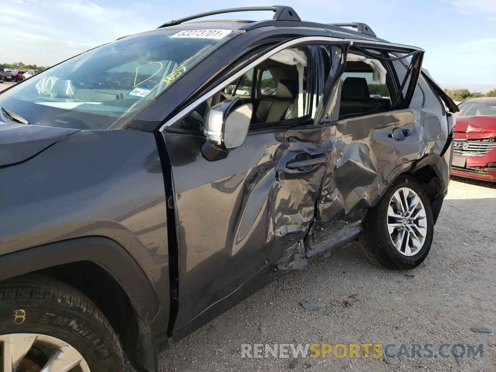 9 Photograph of a damaged car 2T3C1RFV3MW159131 TOYOTA RAV4 2021