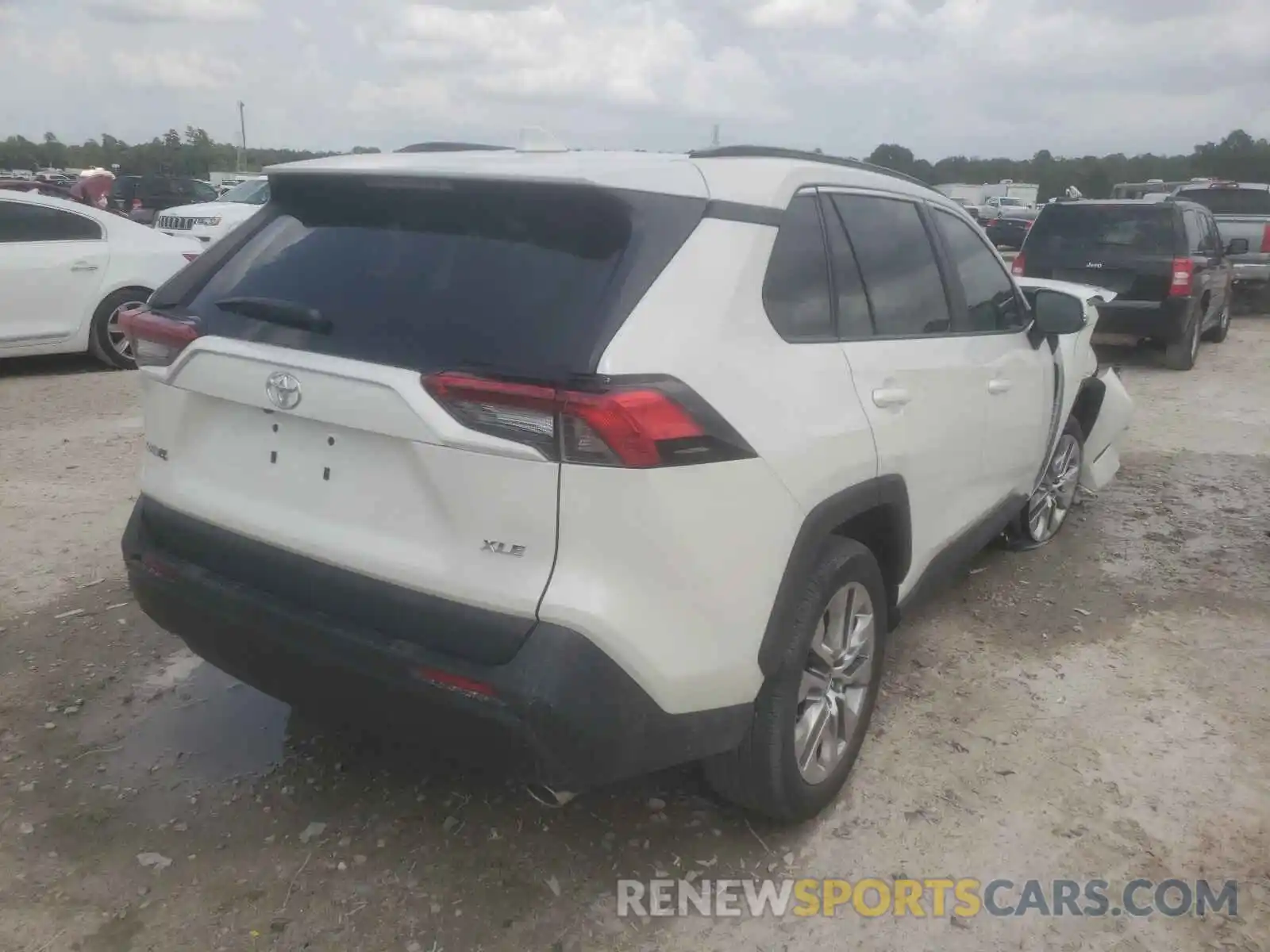 4 Photograph of a damaged car 2T3C1RFV3MW159260 TOYOTA RAV4 2021