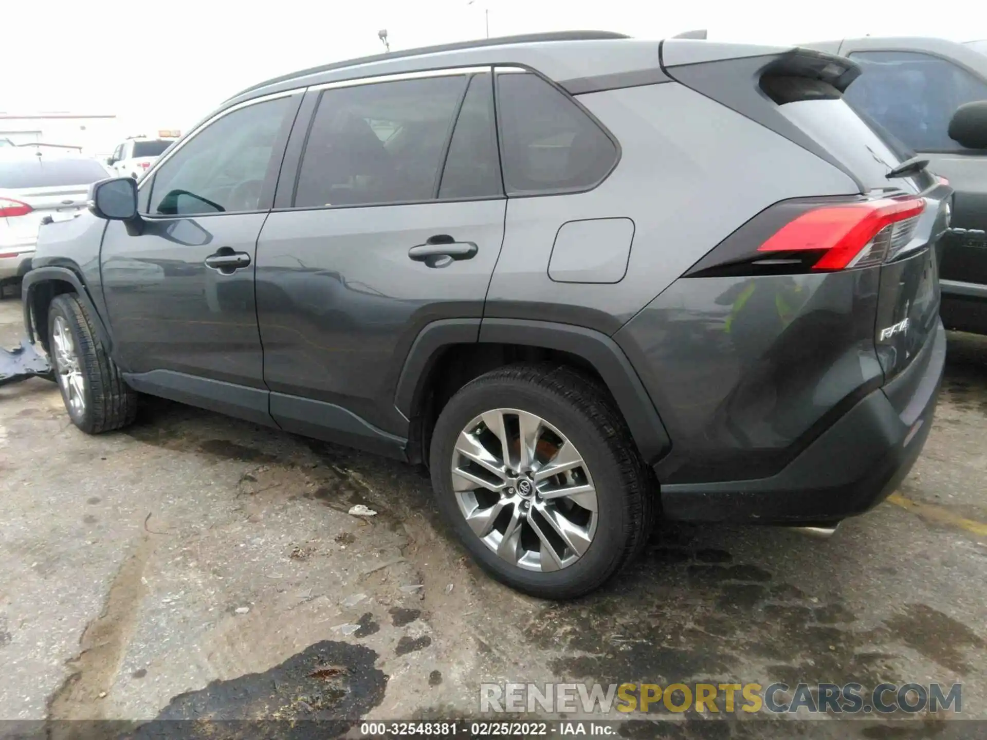 3 Photograph of a damaged car 2T3C1RFV4MC106598 TOYOTA RAV4 2021